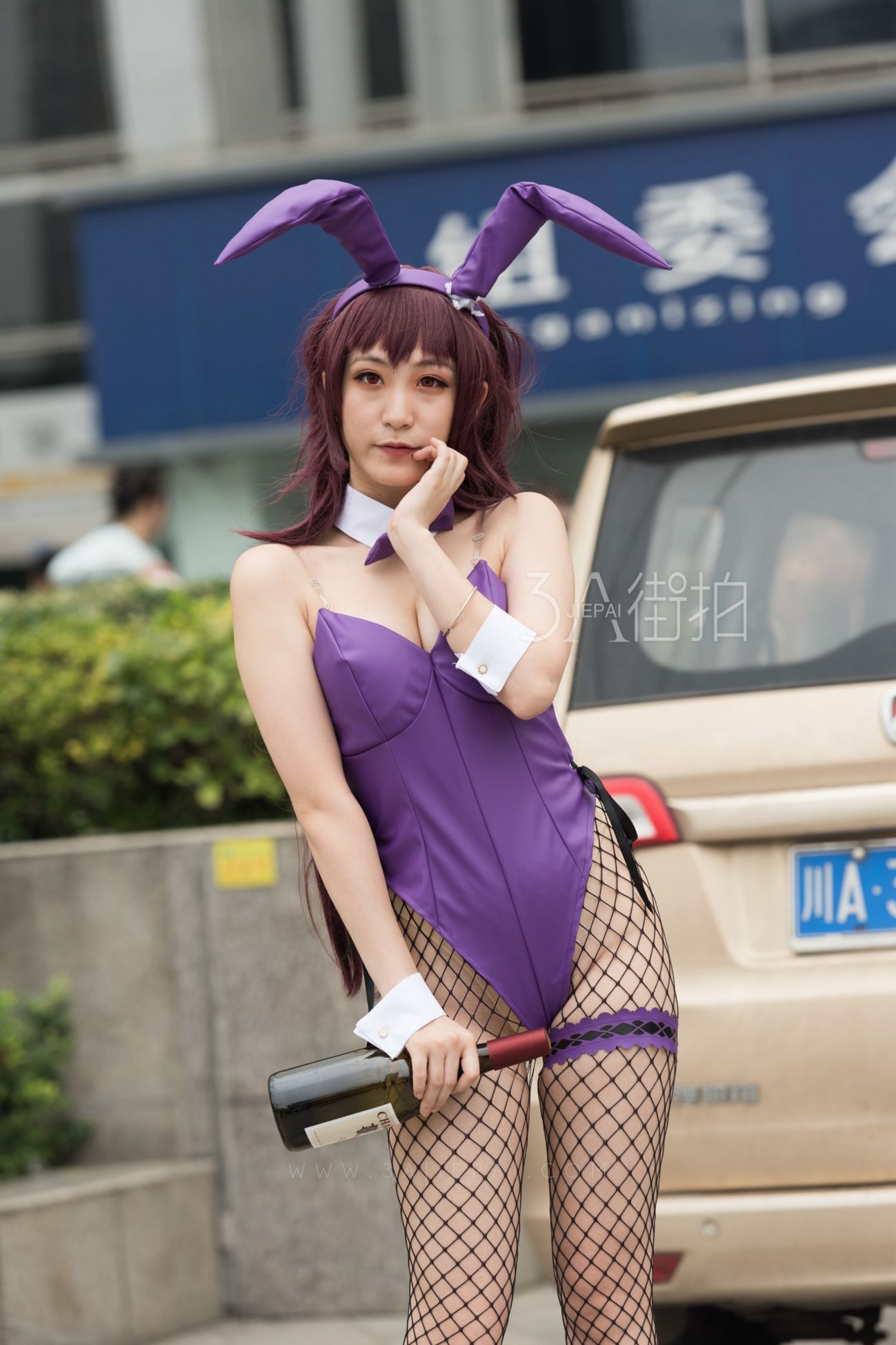 [街拍美腿]街边紫色高叉兔女郎 (9)