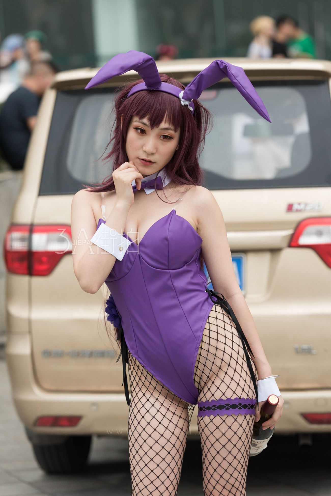 [街拍美腿]街边紫色高叉兔女郎 (15)