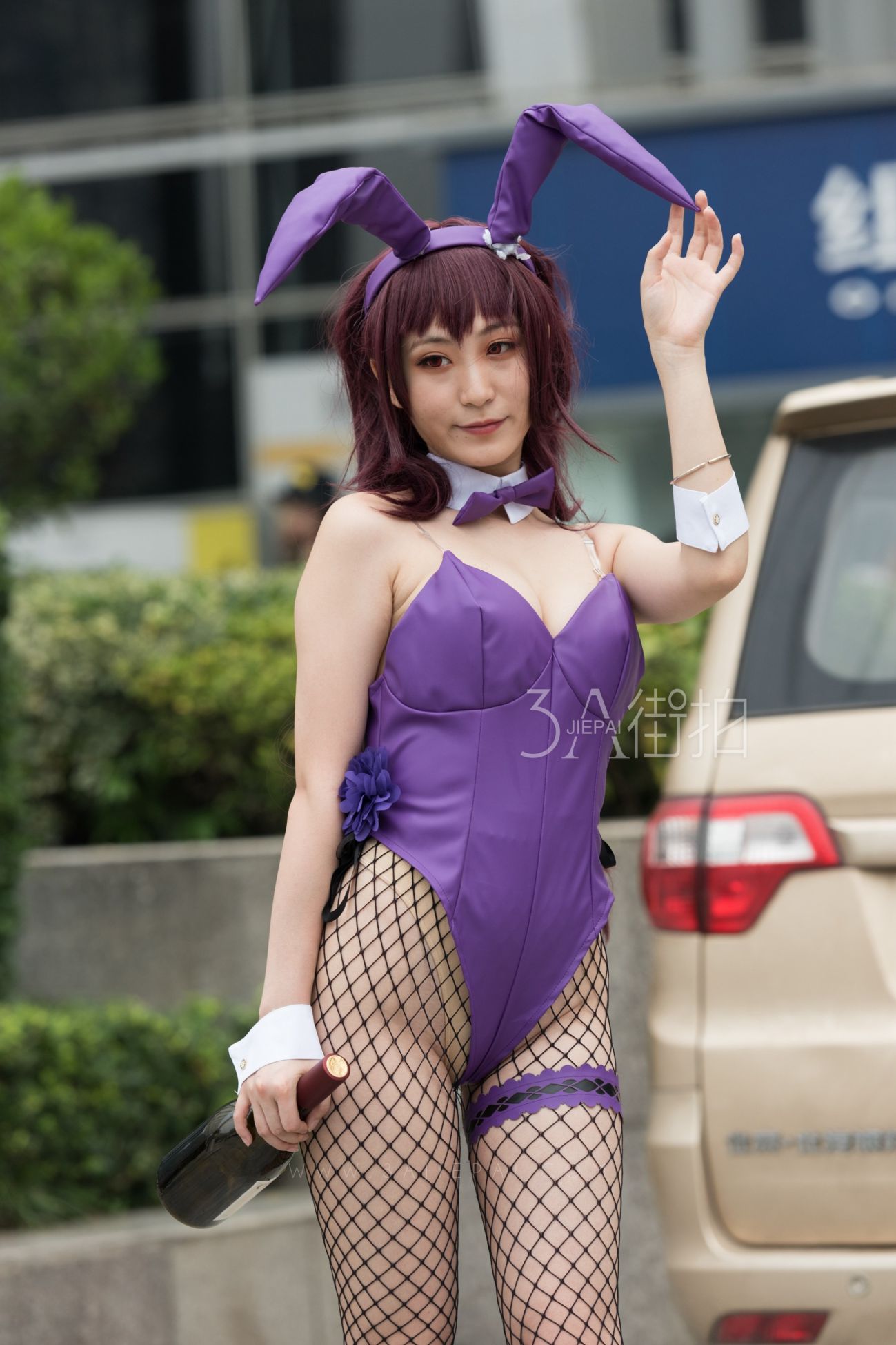 [街拍美腿]街边紫色高叉兔女郎 (4)