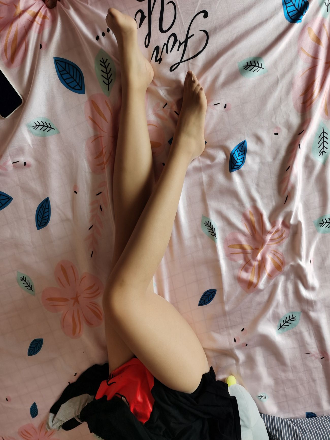 [美女私拍]说了好久女朋友才同意让拍她的丝袜美腿 (16)