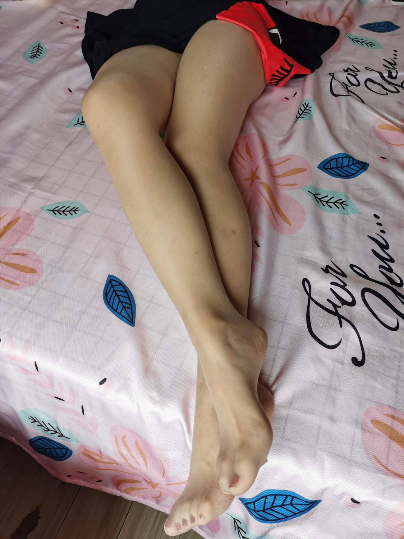[美女私拍]说了好久女朋友才同意让拍她的丝袜美腿 (10)