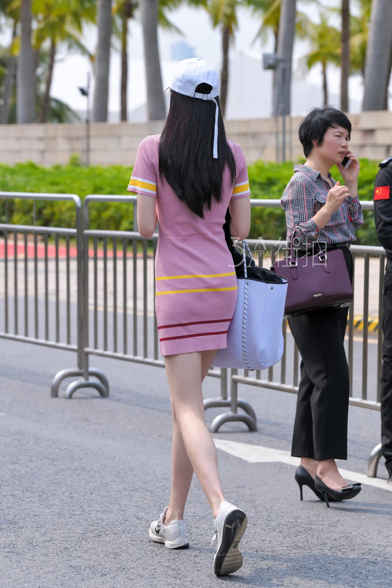 [街拍美腿]粉色针织包臀裙长腿妹子 (1)
