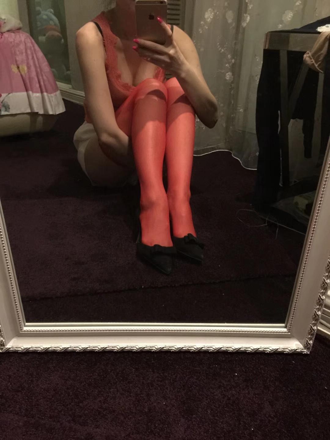 [私拍摄影]居家少妇的红色丝袜高跟美腿 (3)