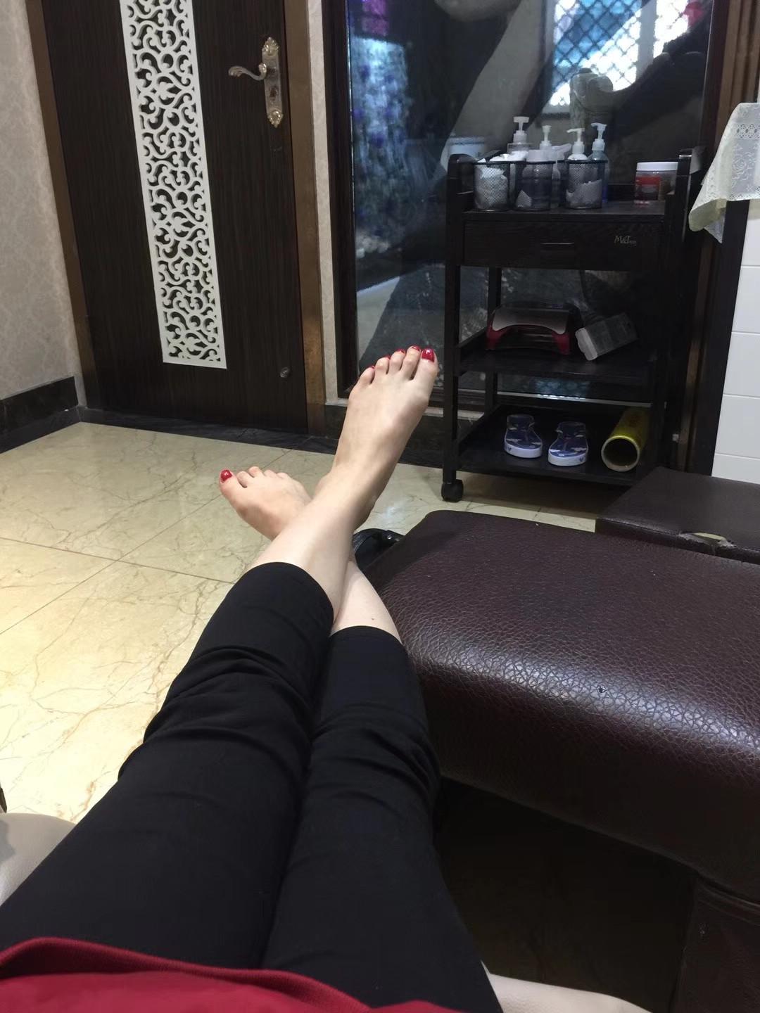 [私拍摄影]居家少妇的红色丝袜高跟美腿 (10)