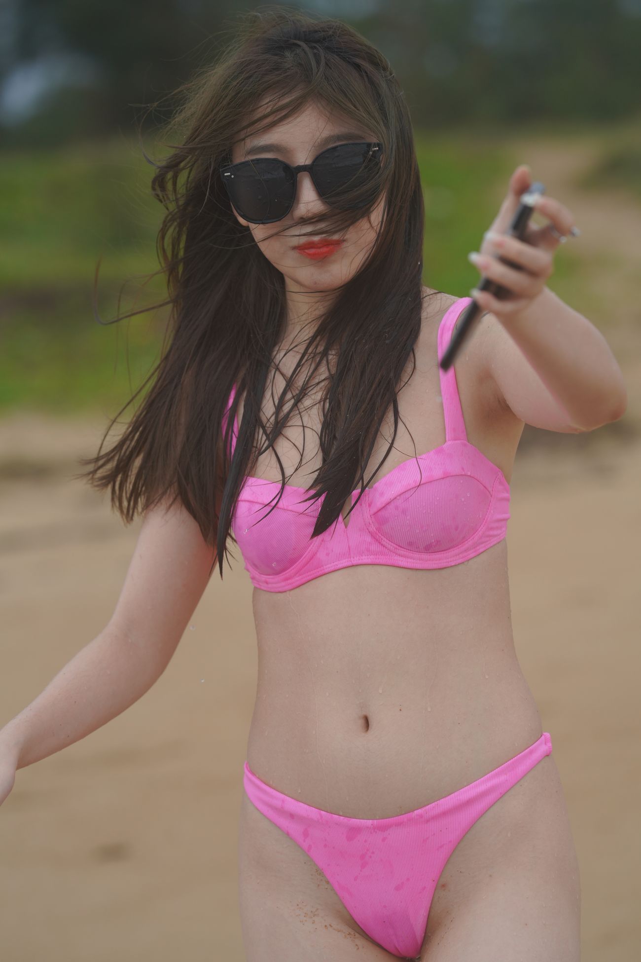 凯恩旅拍摄影作品海边的粉色泳装美女 (50)