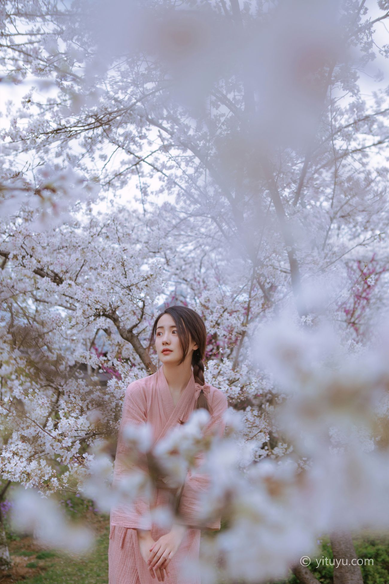 YITUYU艺图语模特唯美写真2021.05.19期起风渐暖樱花将灿一只小四月 (13)