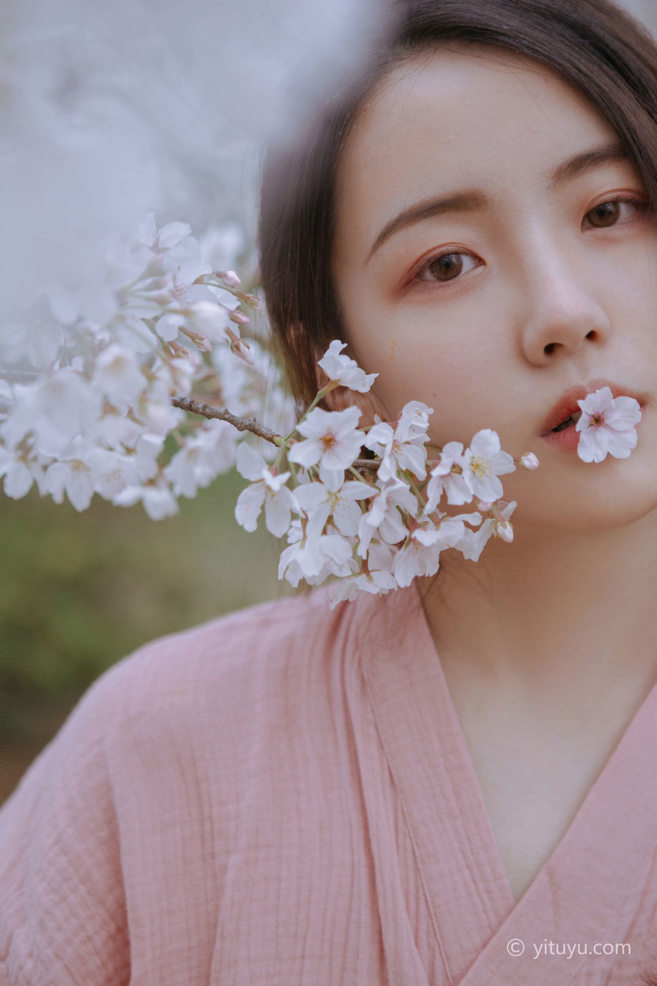 YITUYU艺图语模特唯美写真2021.05.19期起风渐暖樱花将灿一只小四月 (5)