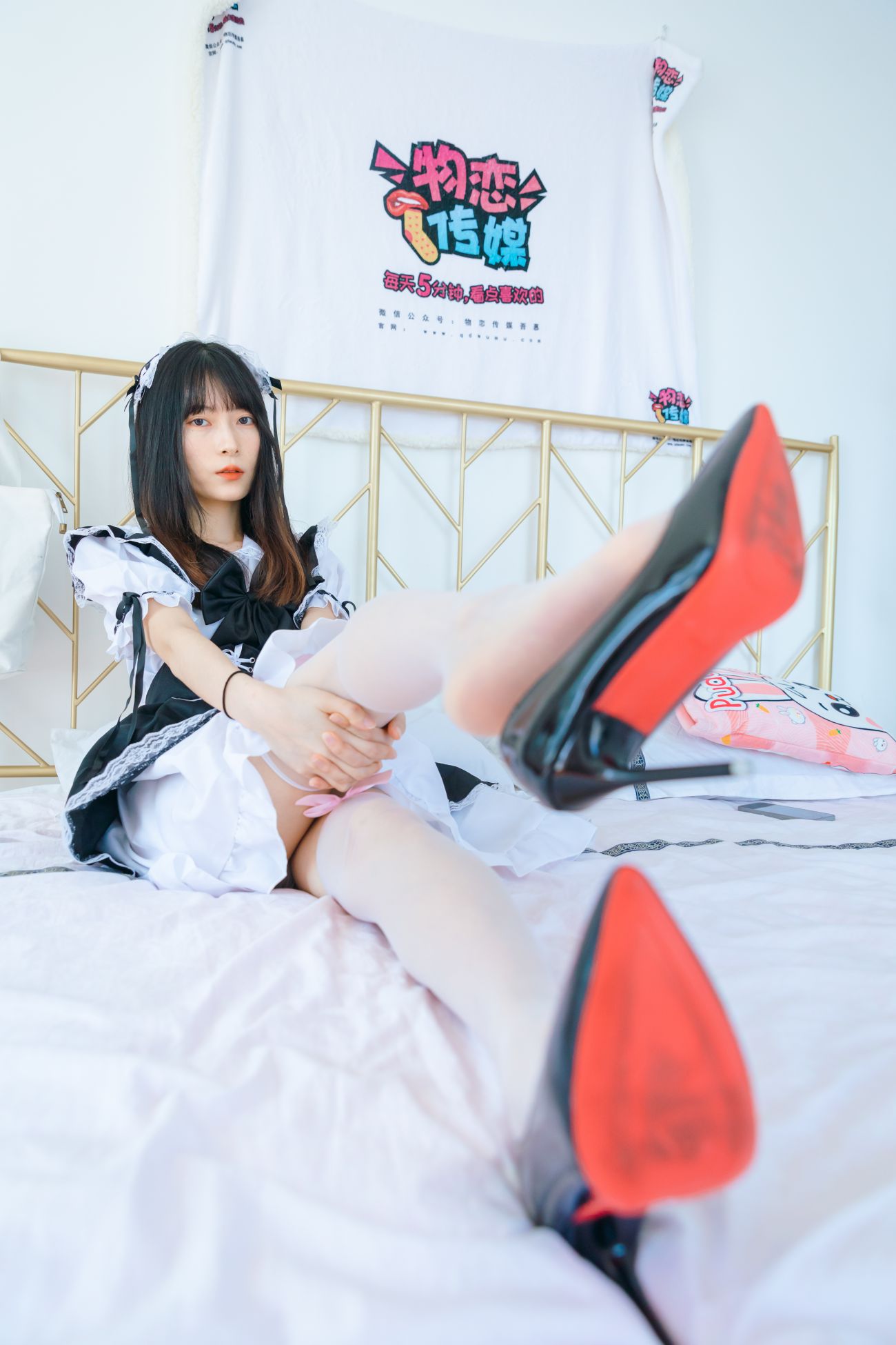 物恋传媒美少女丝袜美脚写真第No.744期猫耳戏如人生 (16)