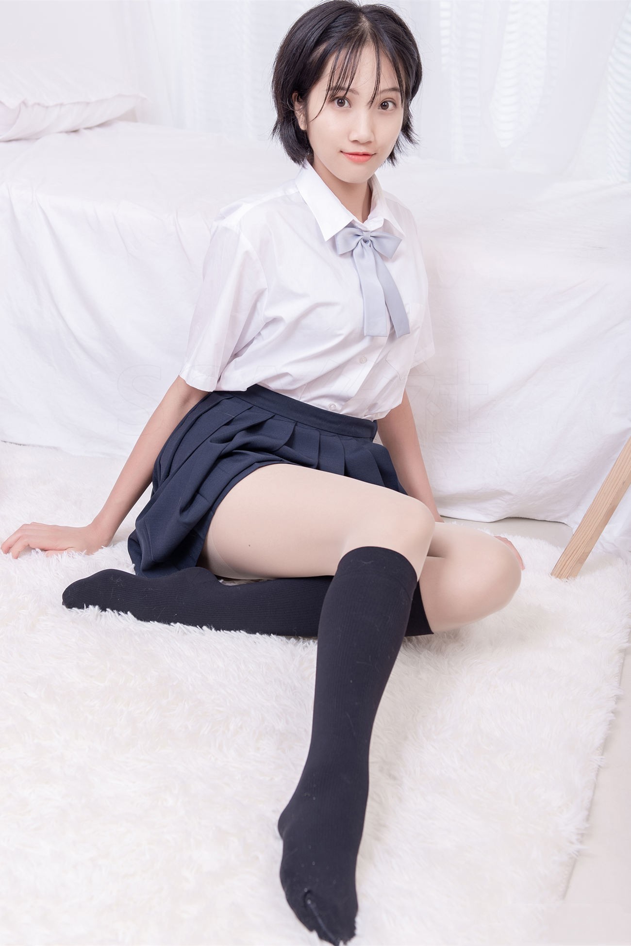 SSA丝社嫩模丝袜美脚写真第No.181期小佩的酒窝少女JK制服肉丝黑袜 (1)