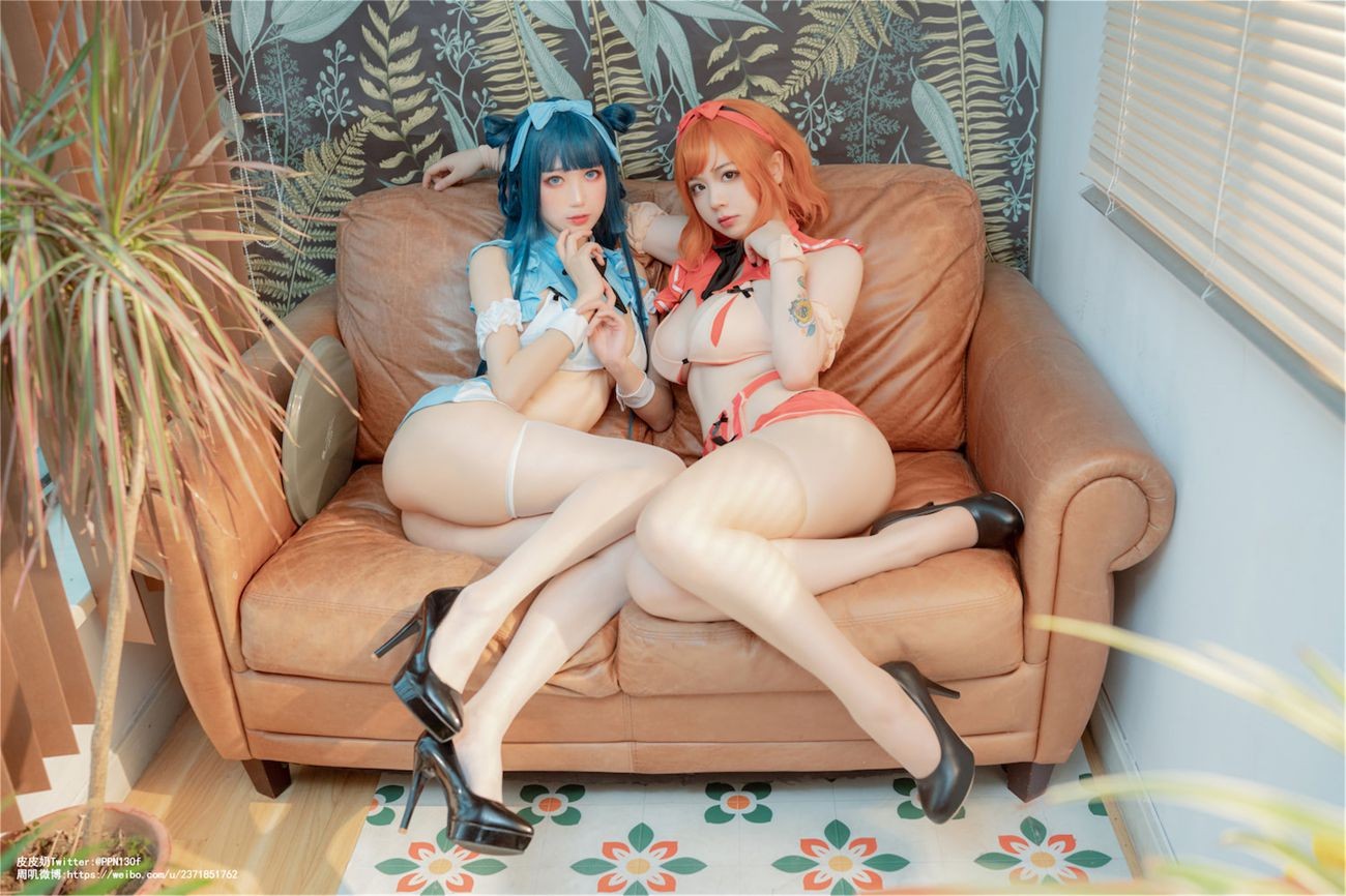 皮皮奶可可爱了啦&周叽是可爱兔兔Cosplay性感写真服务员 (15)