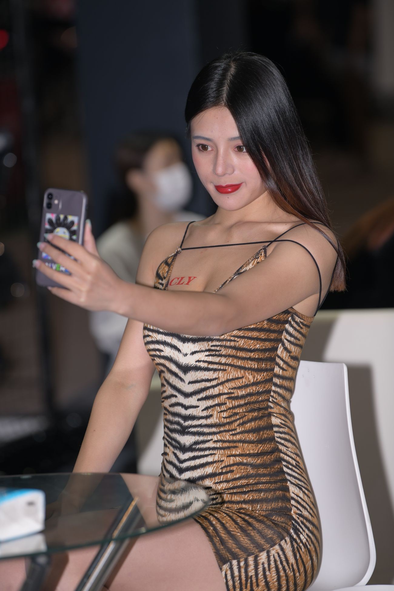 视觉冲击街拍作品性感的豹纹吊带裙美女 (15)