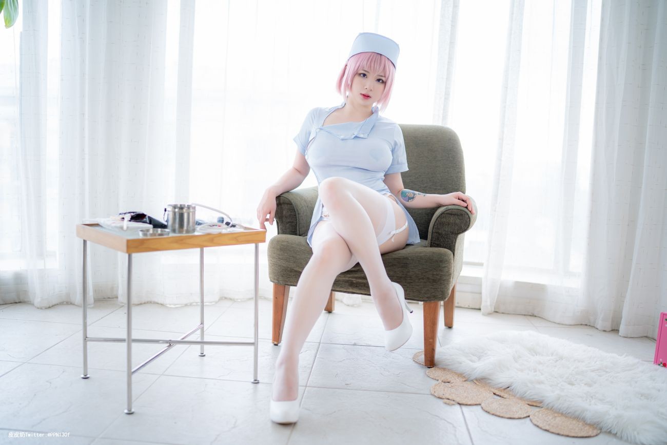 微博美少女皮皮奶可可爱了啦&周叽是可爱兔兔Cosplay性感写真粉蓝护士 (19)