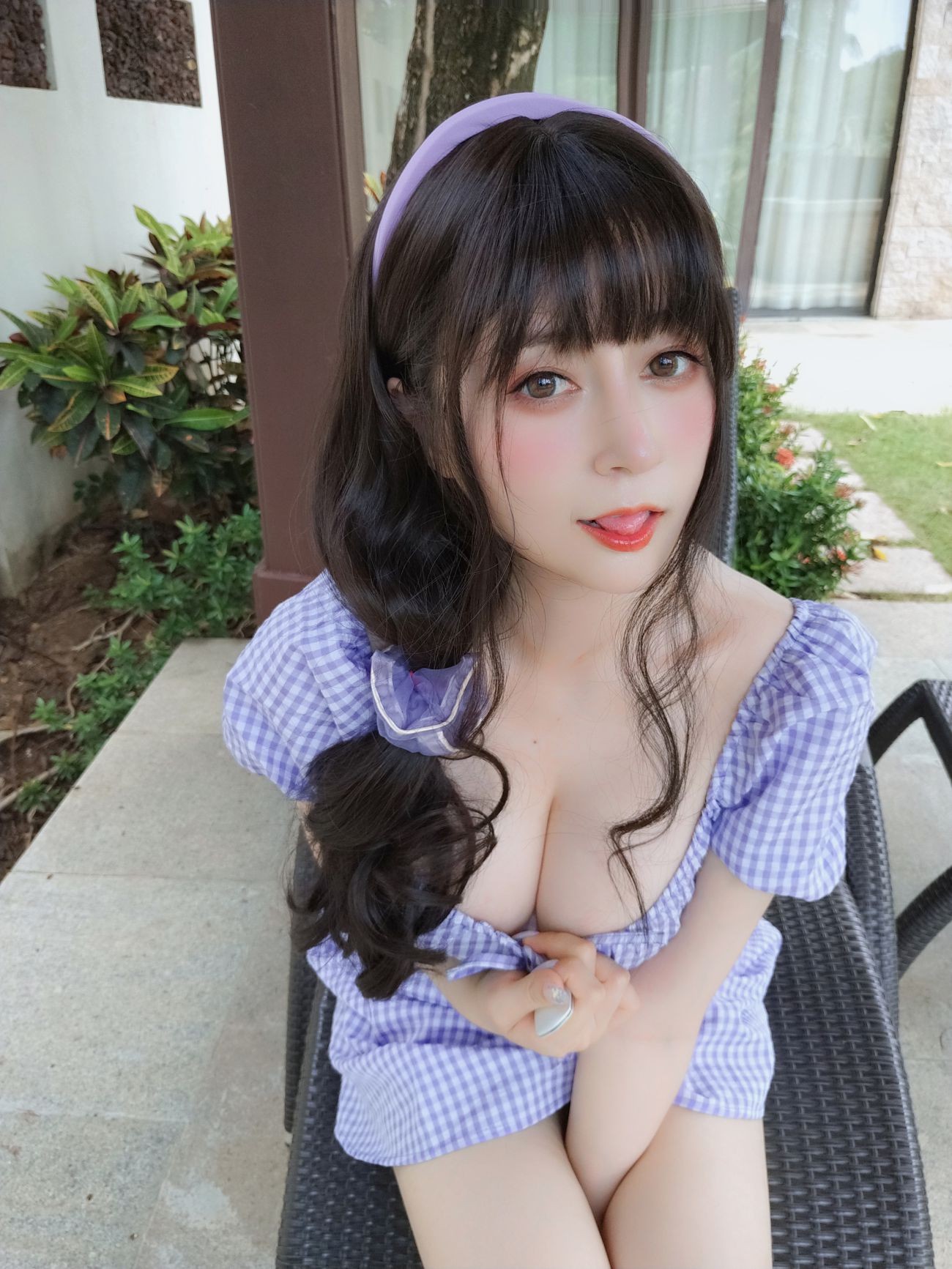 微博美少女白银Cosplay性感写真夏日的格子连衣裙 (2)