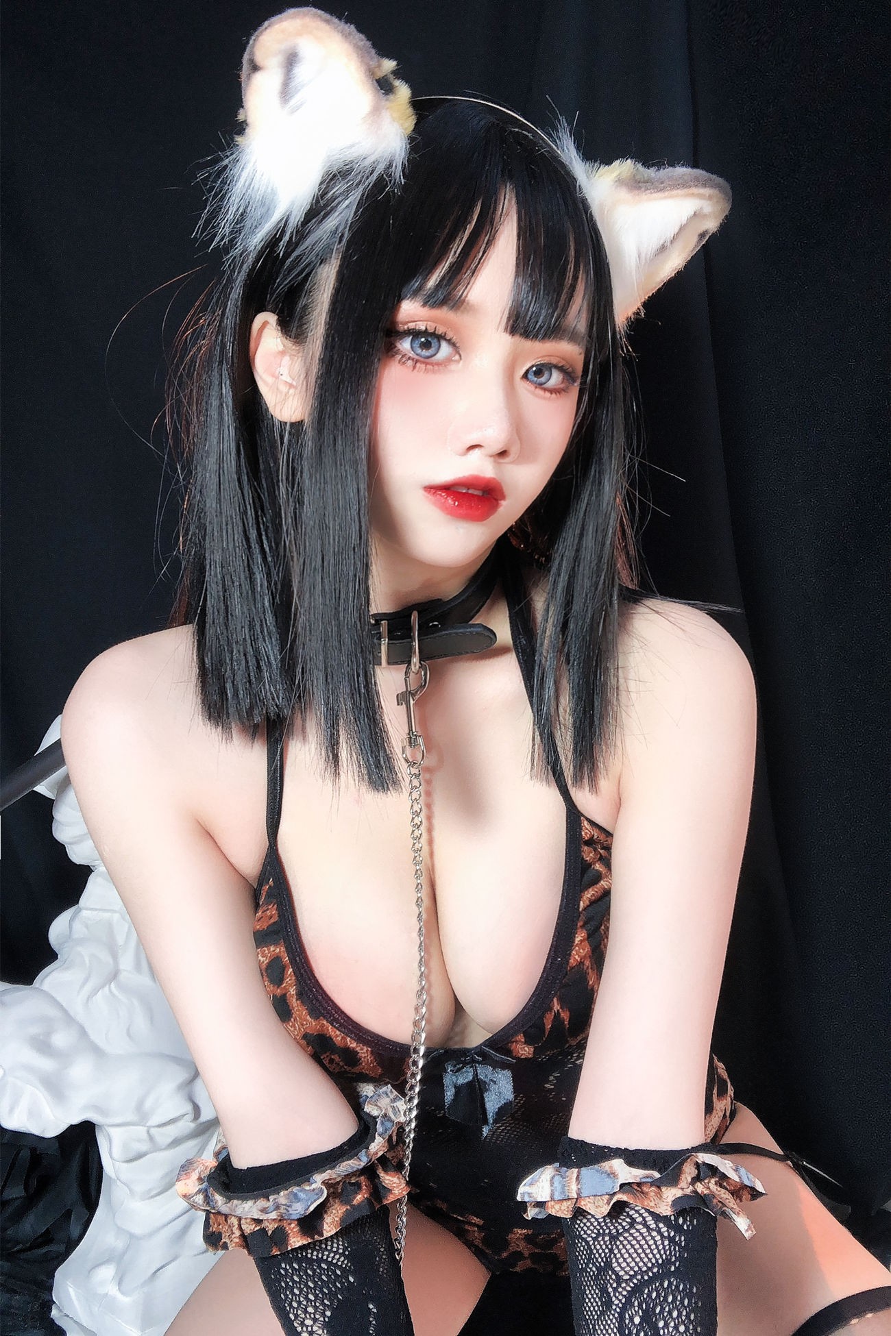 微博美少女果咩酱Cosplay性感写真豹女妹妹 (1)