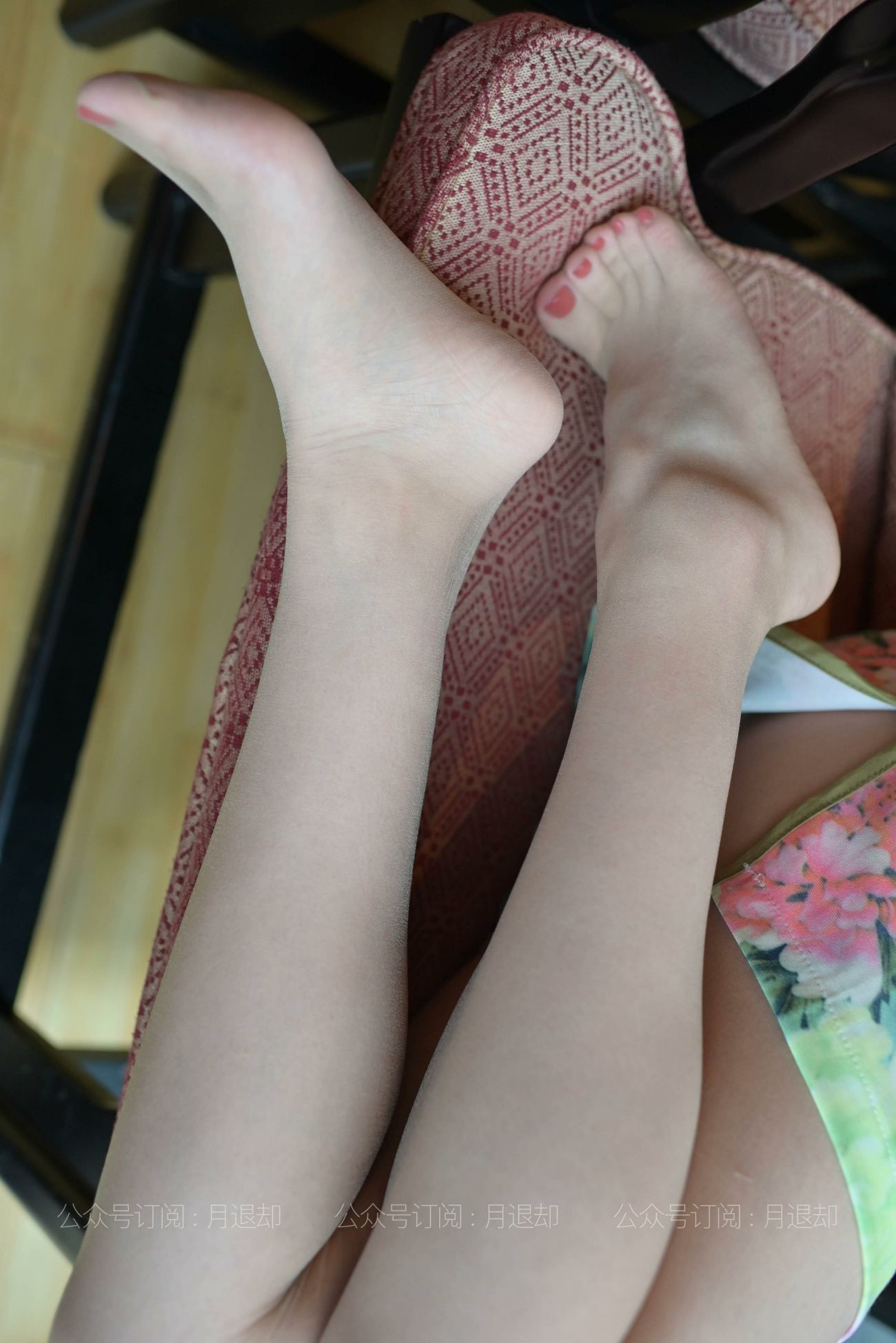 IESS异思趣向腿模丝袜美足写真紫薇下午的奶茶 (36)