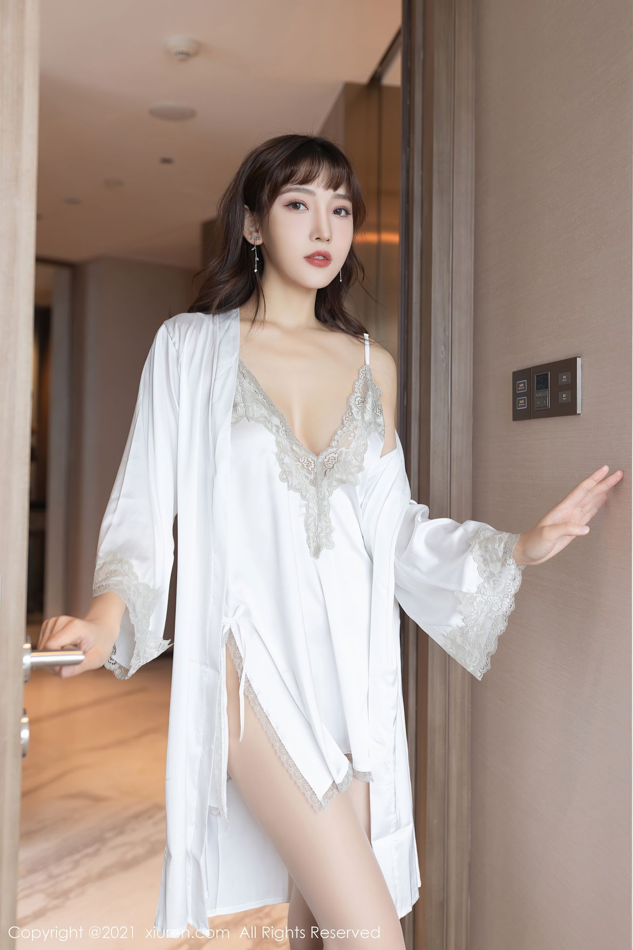 XIUREN秀人网美媛馆美女模特写真第No.3861期陆萱萱 (3)