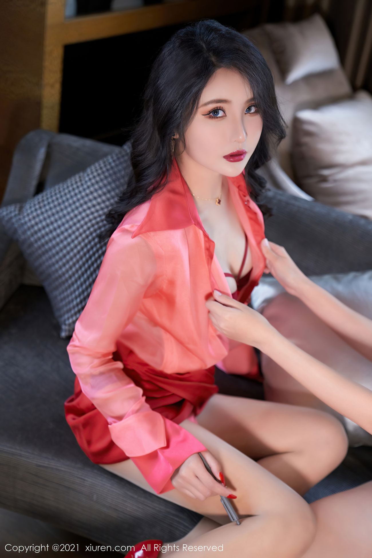 XIUREN秀人网美媛馆美女模特写真第No.3915期Emily尹菲 (3)