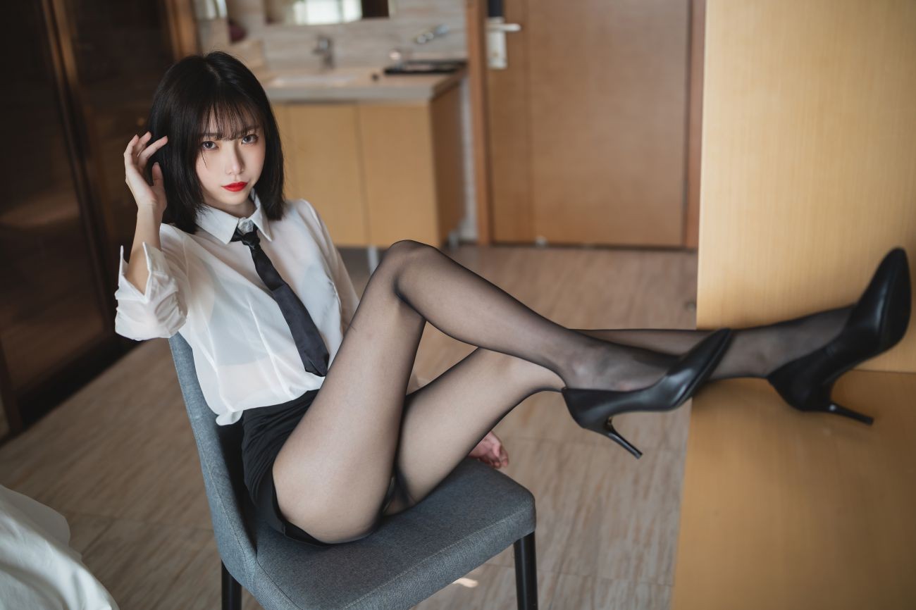 微博美少女许岚Cosplay性感写真OL制服 (14)