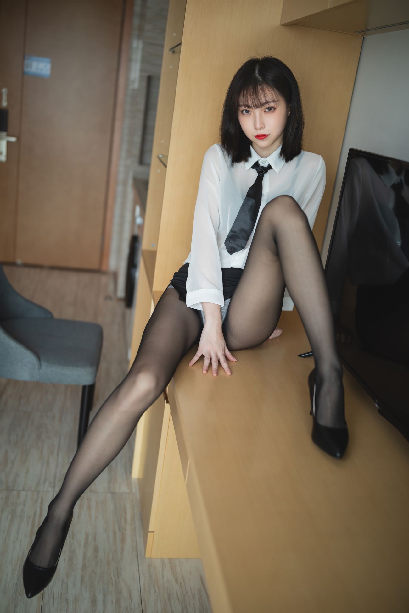 微博美少女许岚Cosplay性感写真OL制服 (25)