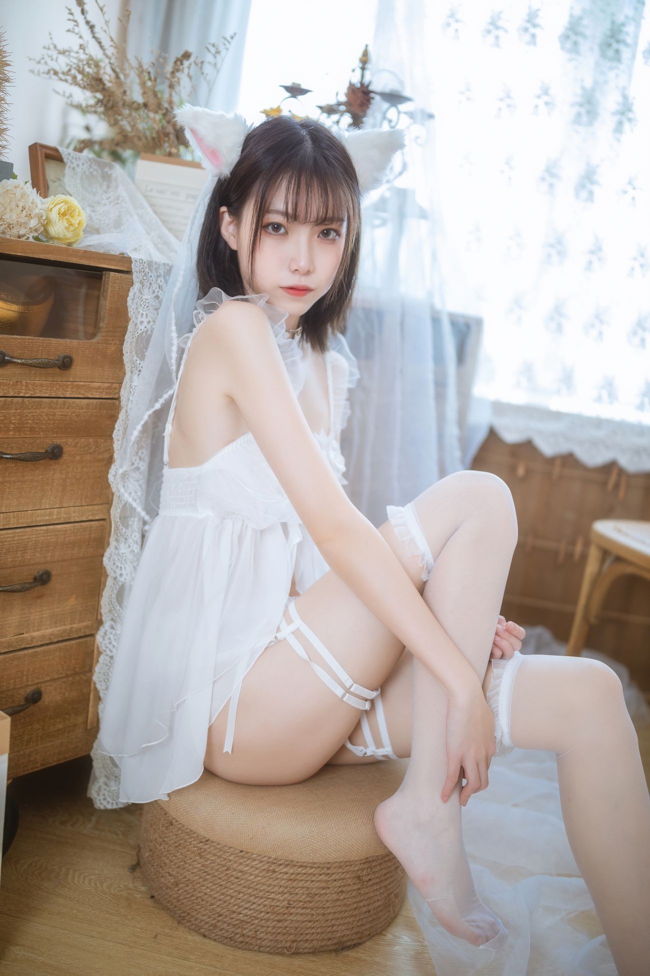 微博美少女许岚Cosplay性感写真少女白色裙 (17)
