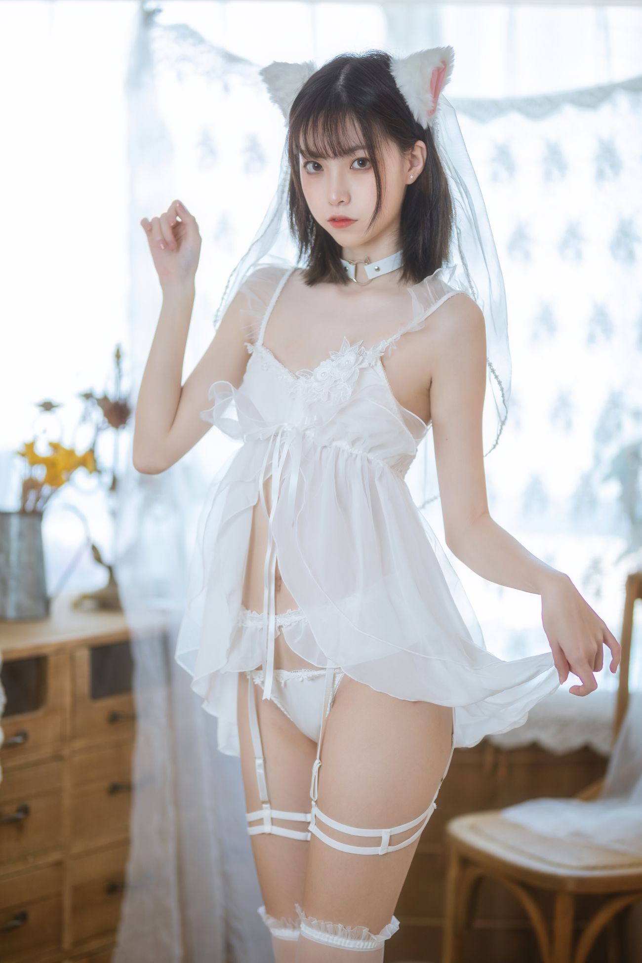 微博美少女许岚Cosplay性感写真少女白色裙 (1)