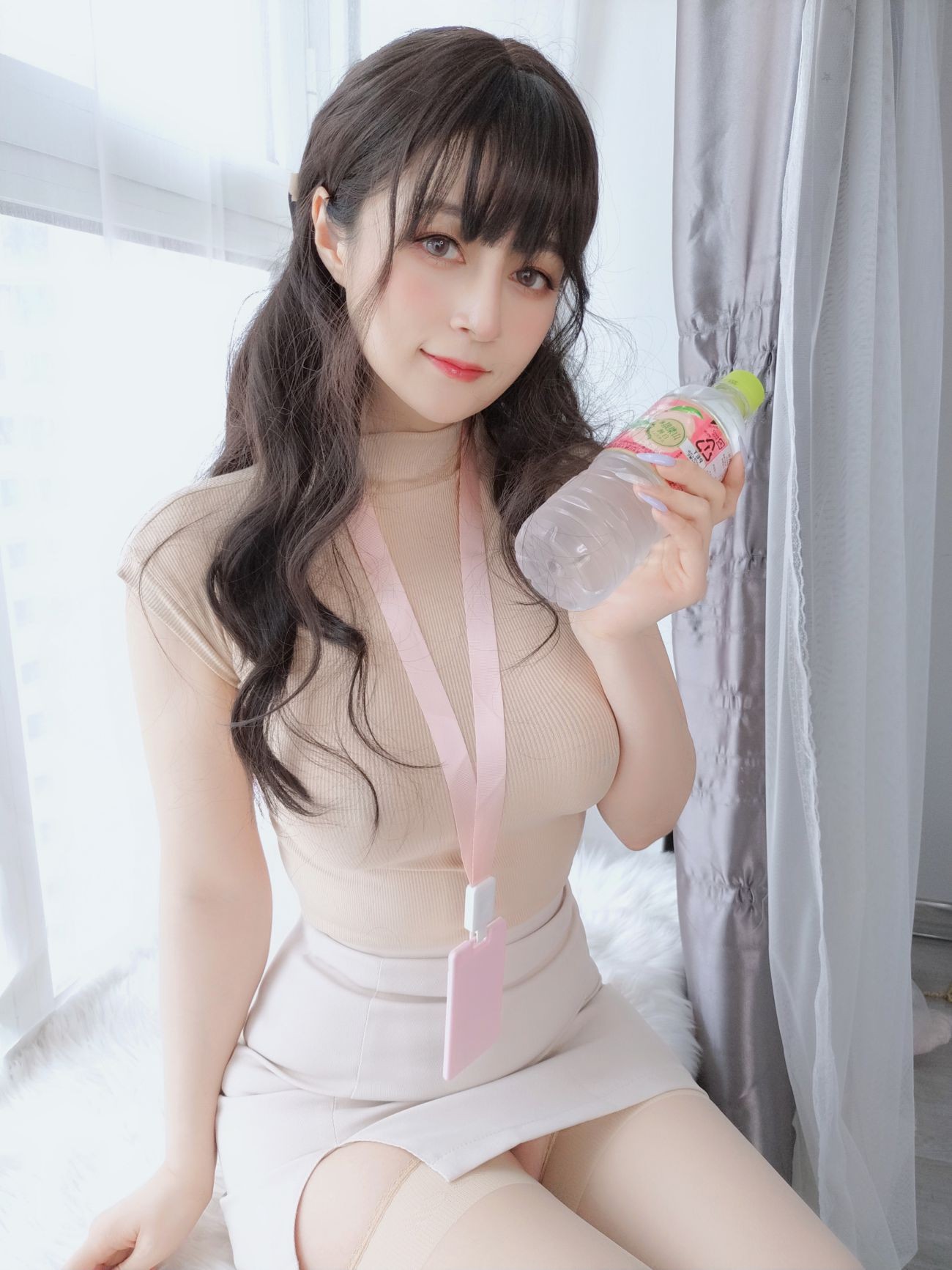 微博美少女白银81性感写真水を飲みますか先輩 (1)