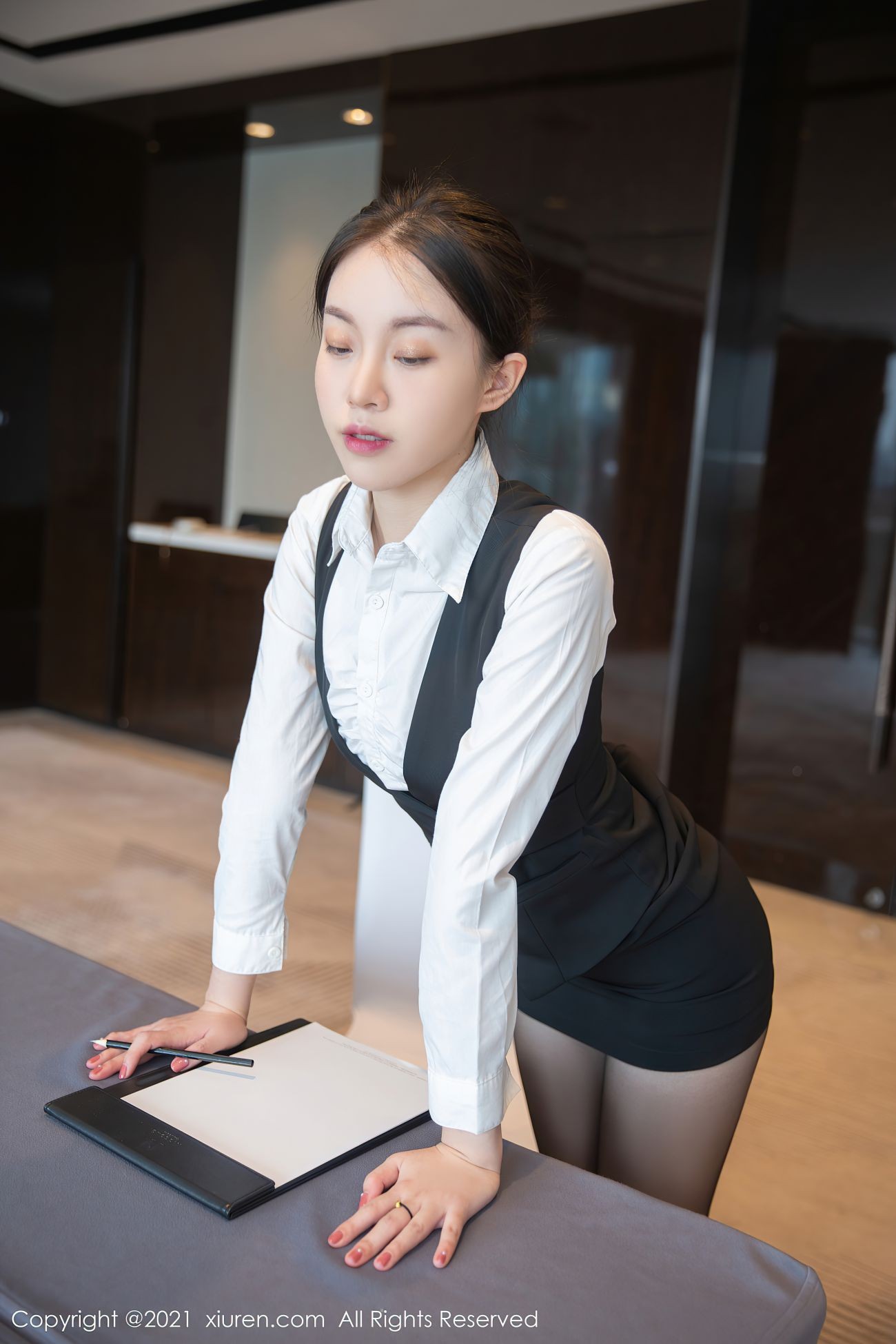 XIUREN秀人网美媛馆美女模特写真第No.4083期一颗甜蛋黄 (2)