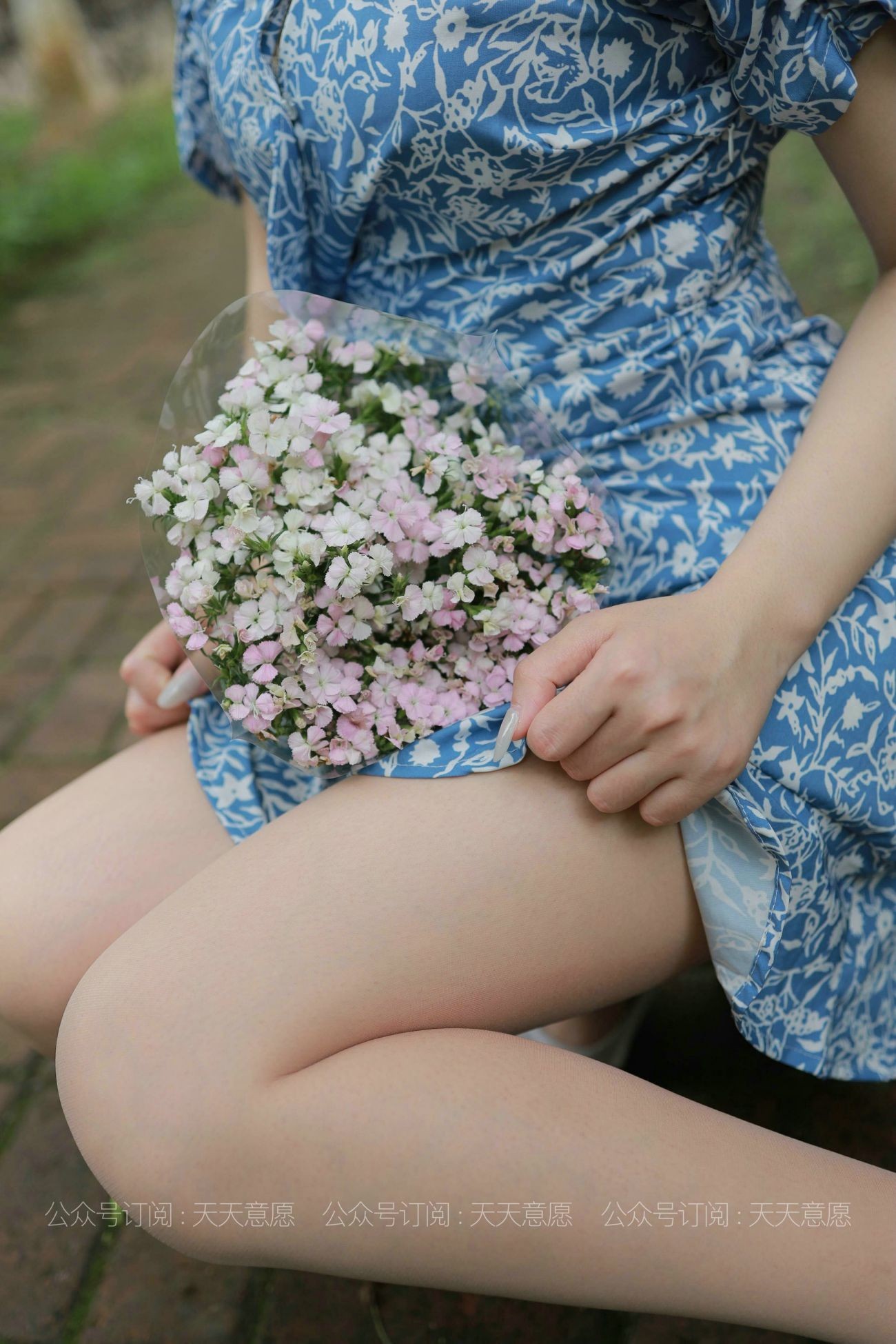 IESS异思趣向腿模丝袜美足写真紫薇卖花的小女孩 (67)