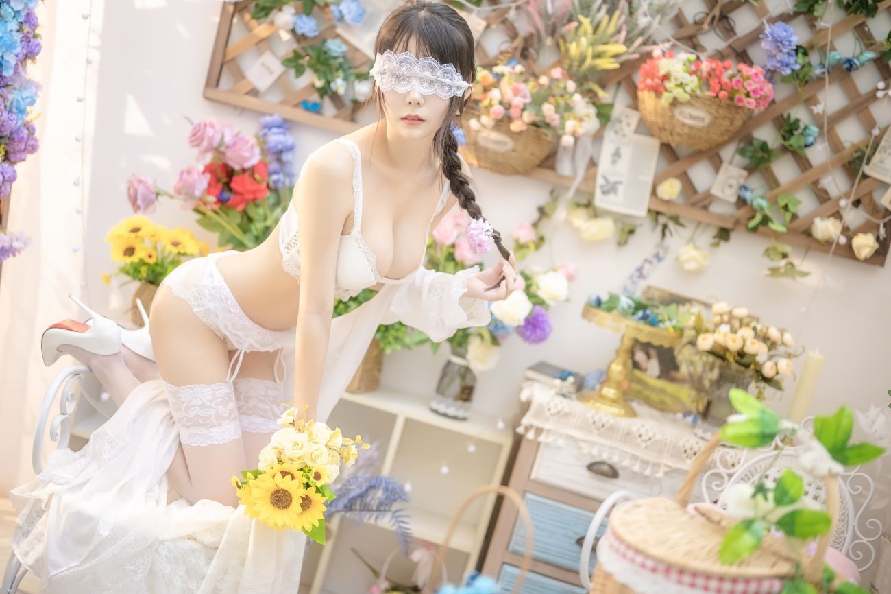 微博美少女香草喵露露Cosplay性感写真白色玫瑰 (29)