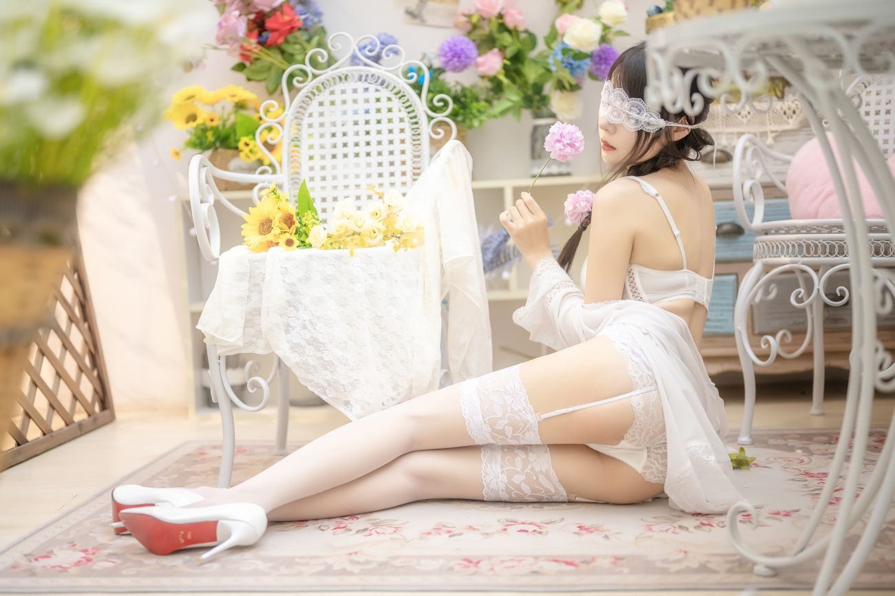 微博美少女香草喵露露Cosplay性感写真白色玫瑰 (23)