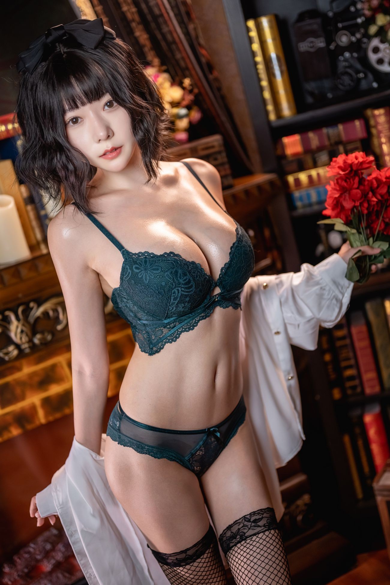 微博美少女香草喵露露Cosplay性感写真衬衫套装 (21)