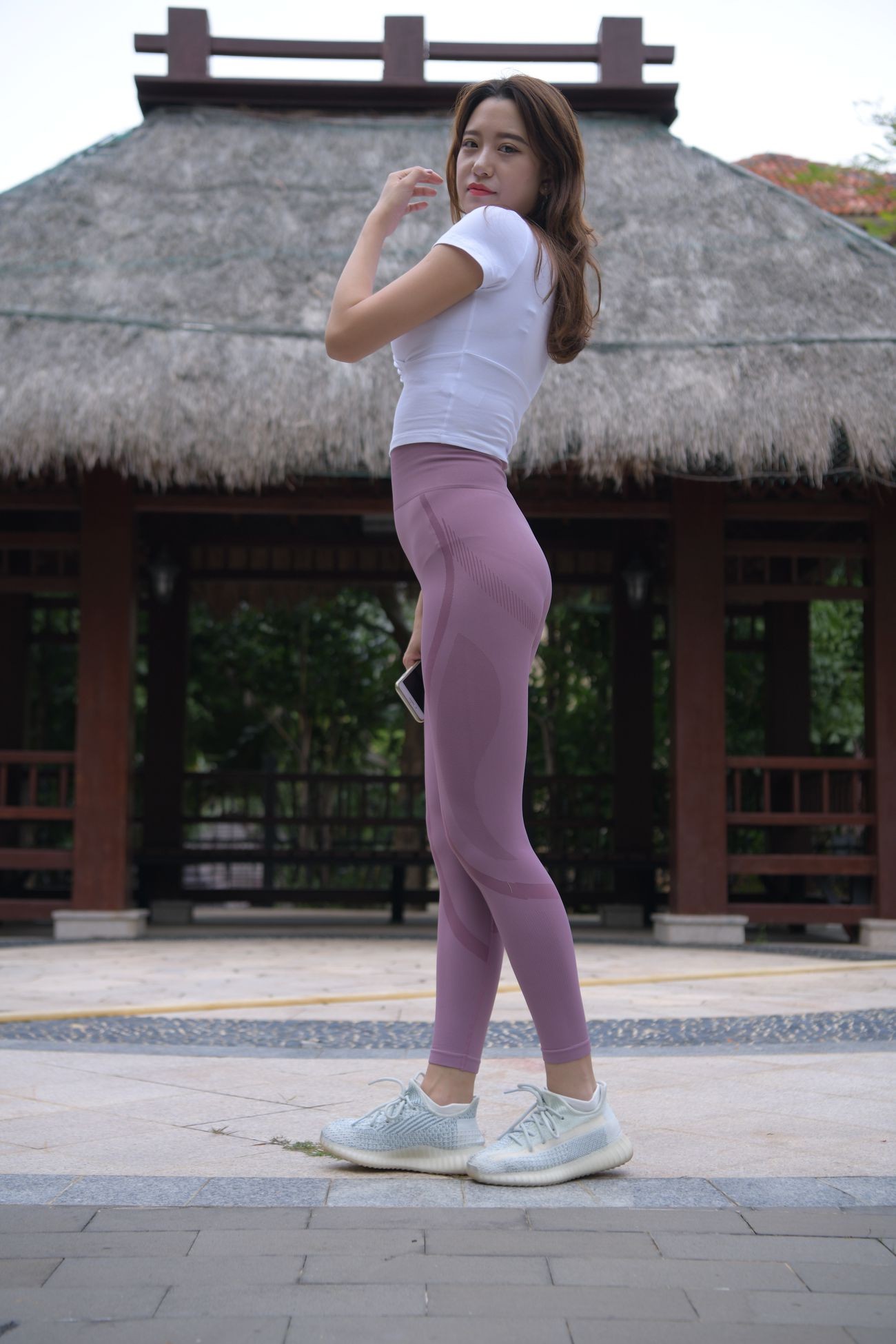 一只麋鹿旅拍摄影作品紫色瑜伽裤美女 (70)