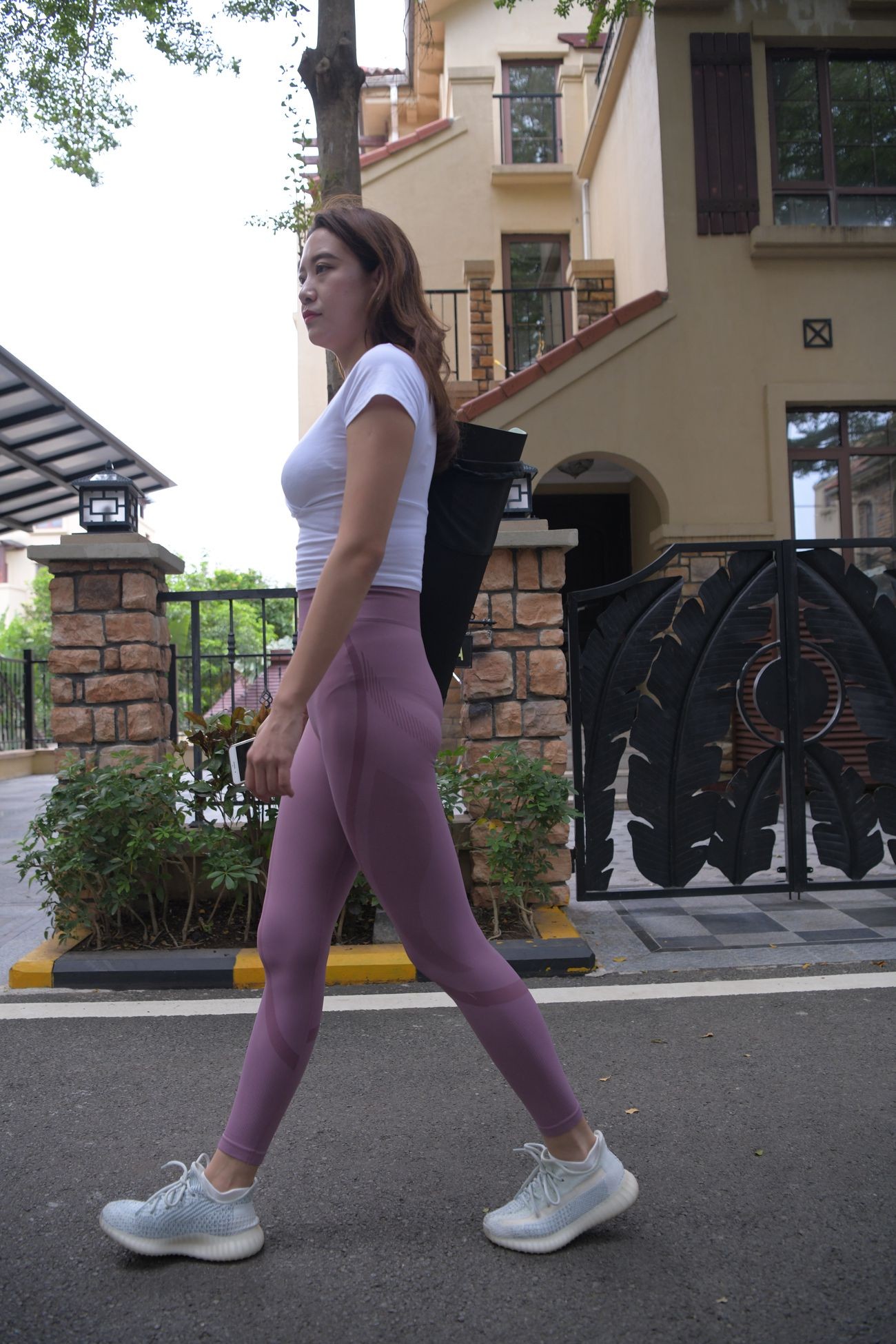 一只麋鹿旅拍摄影作品紫色瑜伽裤美女 (25)