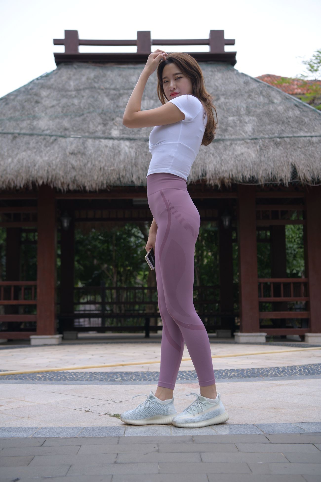一只麋鹿旅拍摄影作品紫色瑜伽裤美女 (69)