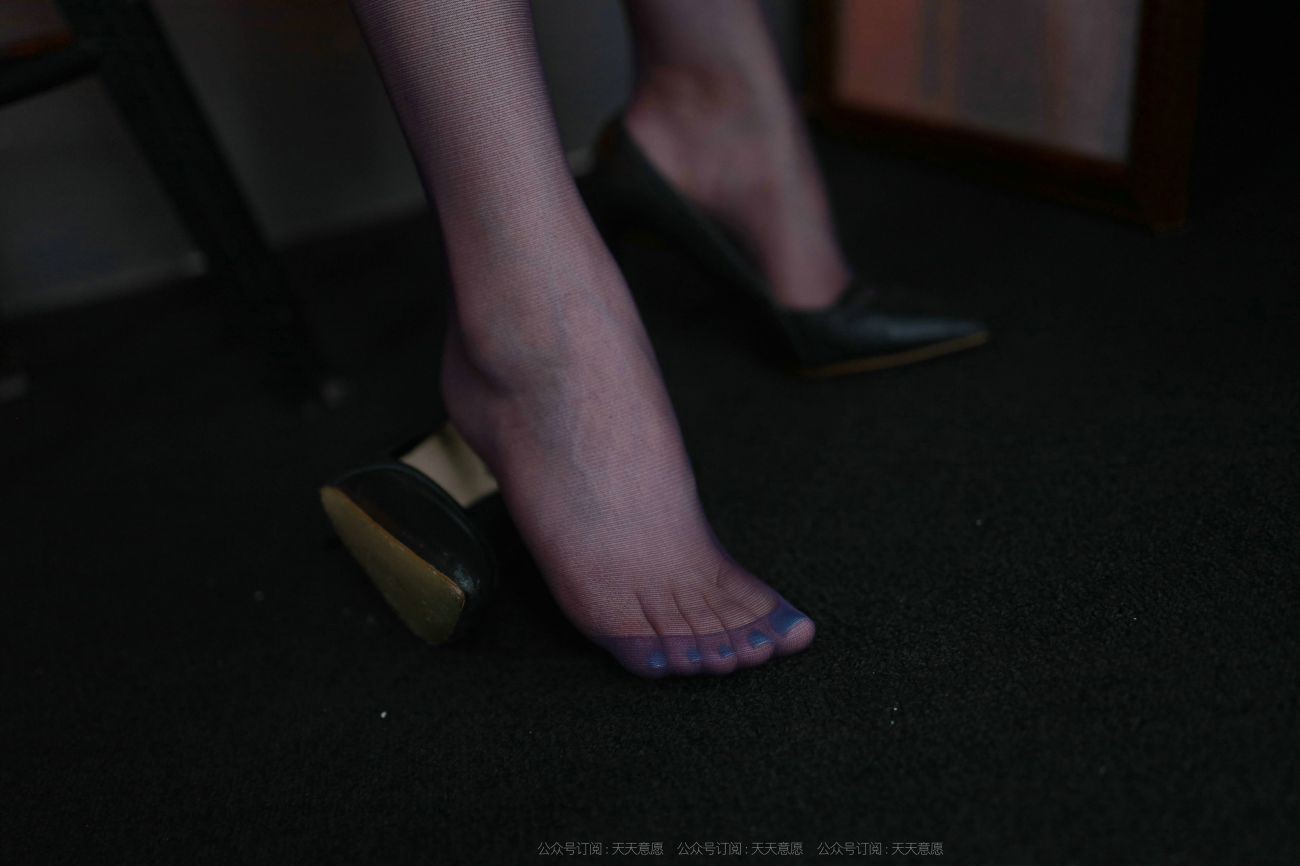 IESS异思趣向腿模丝袜美足写真紫薇姹紫嫣红 (53)