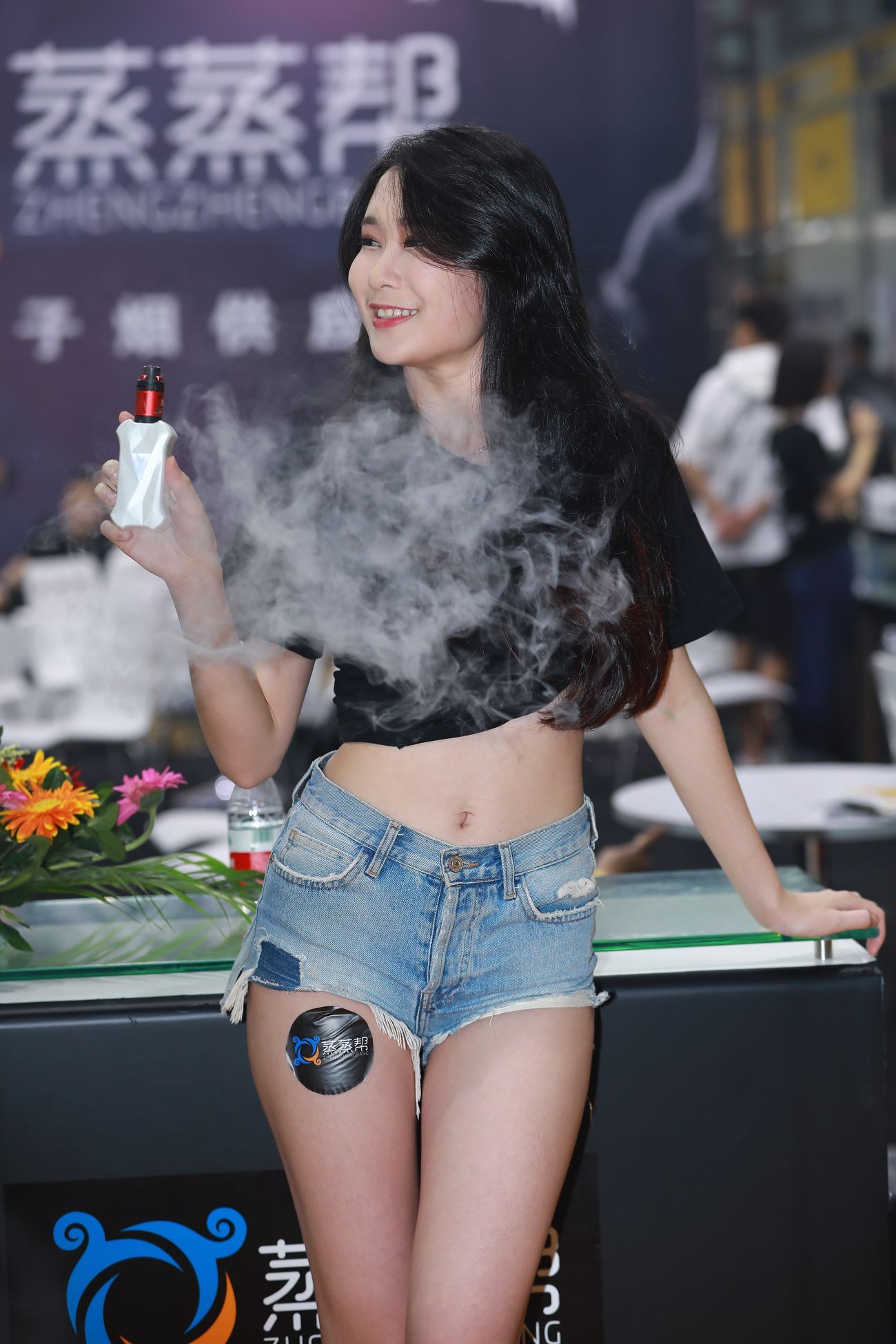 销魂而甜美的大长腿美女 (65)