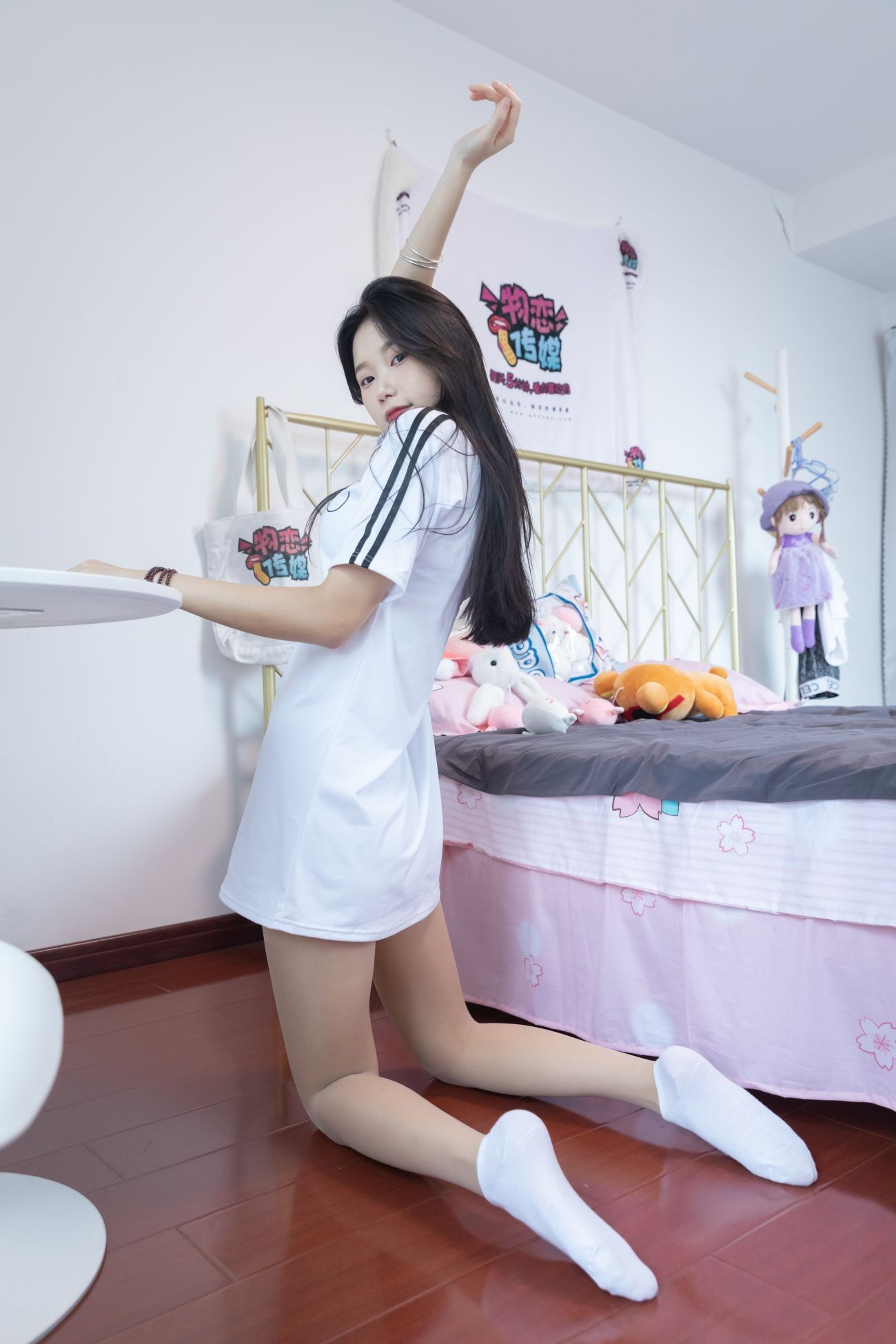 物恋传媒美少女丝袜美脚写真第No.902期小竹月色如歌 (53)