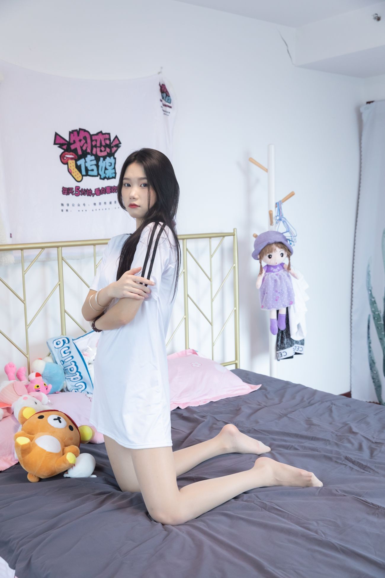 物恋传媒美少女丝袜美脚写真第No.902期小竹月色如歌 (86)