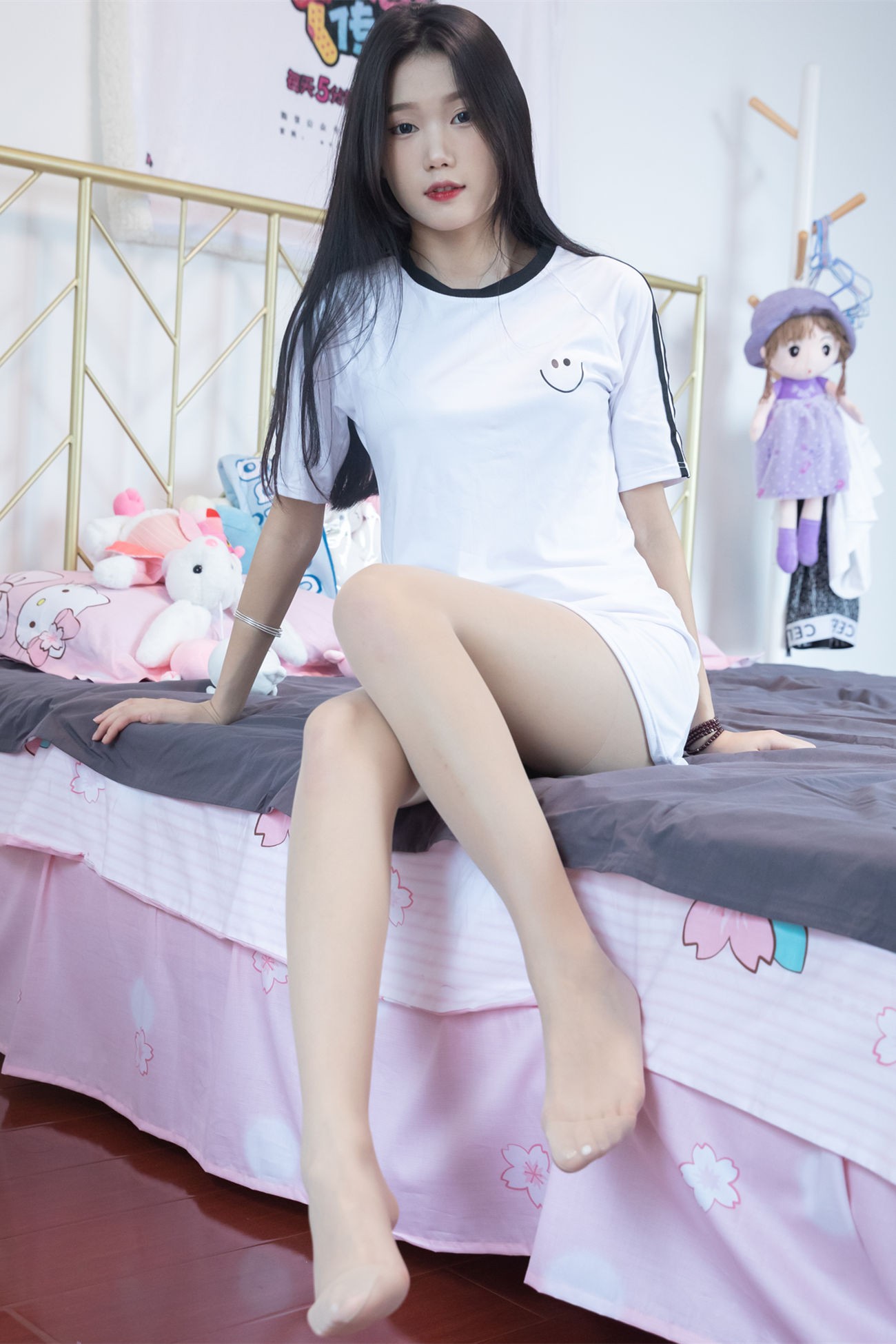 物恋传媒美少女丝袜美脚写真第No.902期小竹月色如歌 (1)