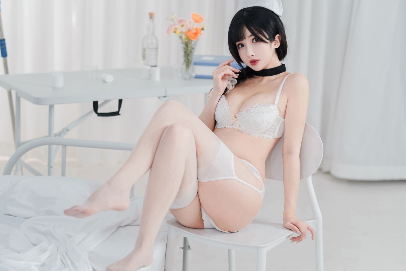 微博美少女rioko凉凉子Cosplay性感写真采集室实习护士 (30)