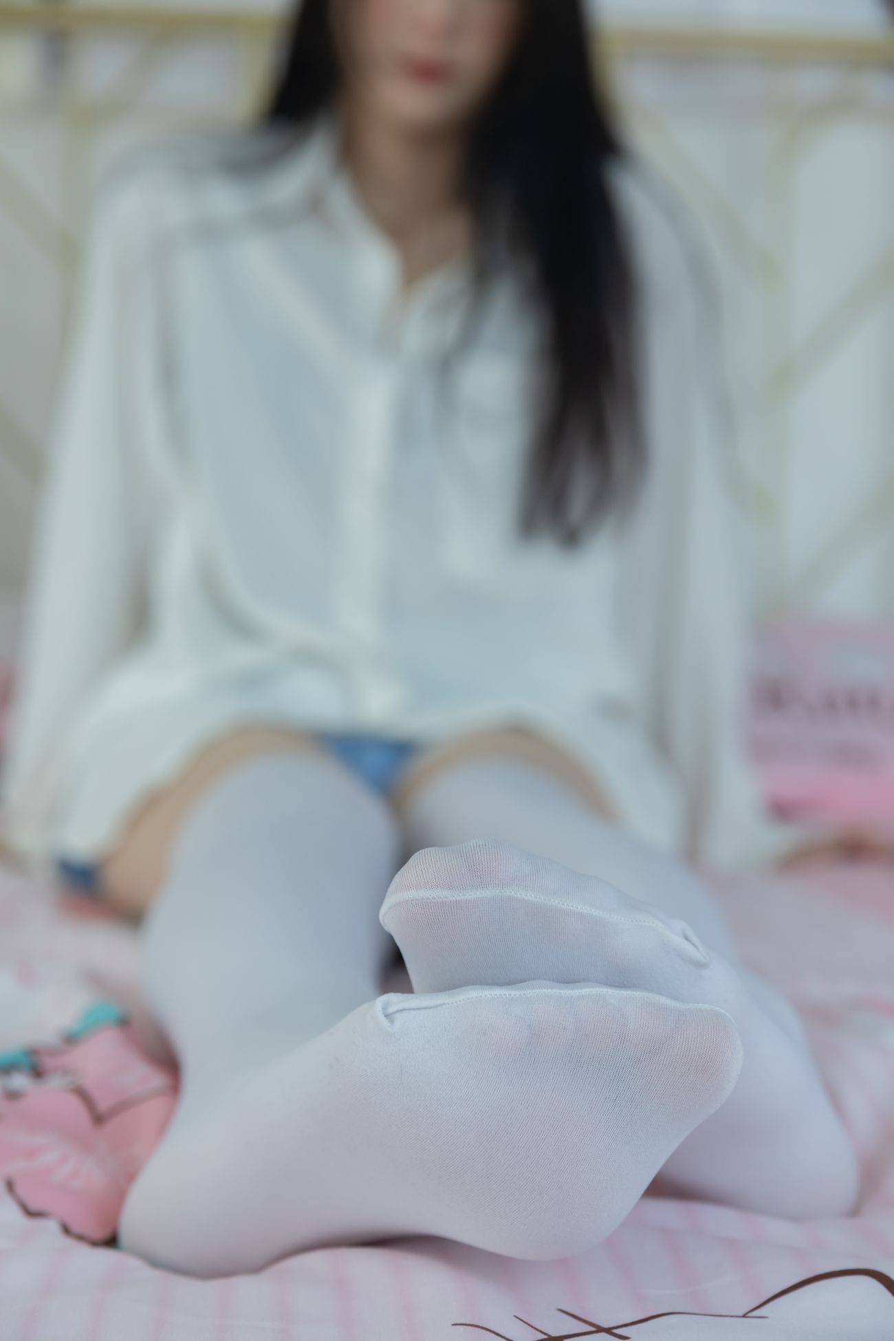 物恋传媒美少女丝袜美脚写真第No.912期小竹白色旋律 (90)