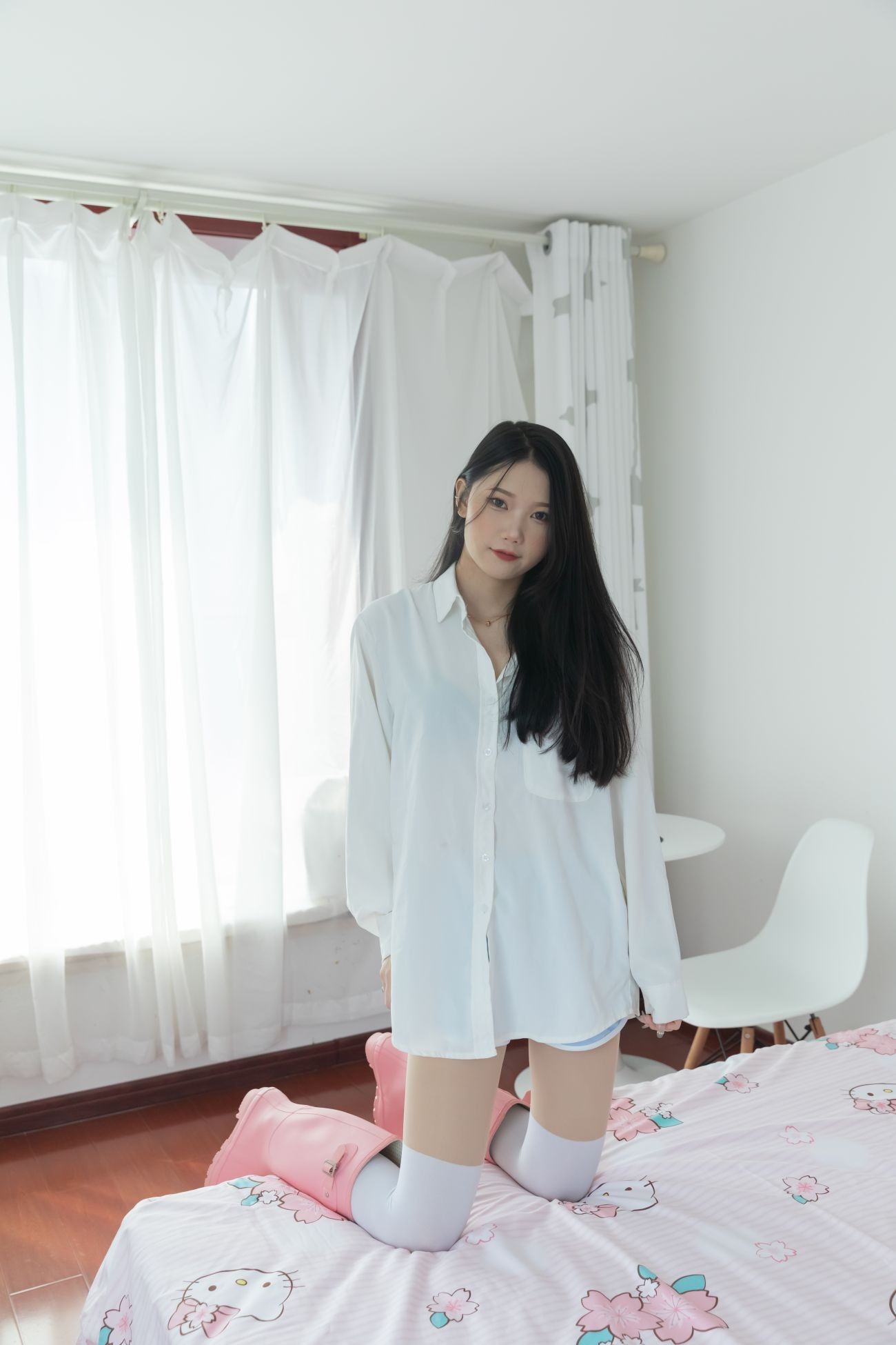 物恋传媒美少女丝袜美脚写真第No.912期小竹白色旋律 (7)