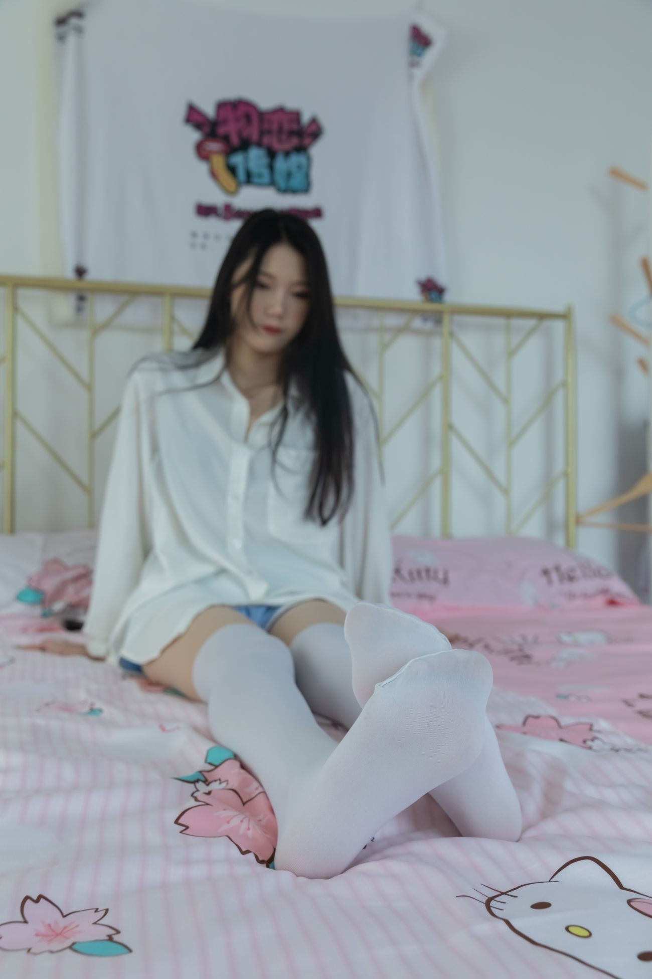 物恋传媒美少女丝袜美脚写真第No.912期小竹白色旋律 (91)