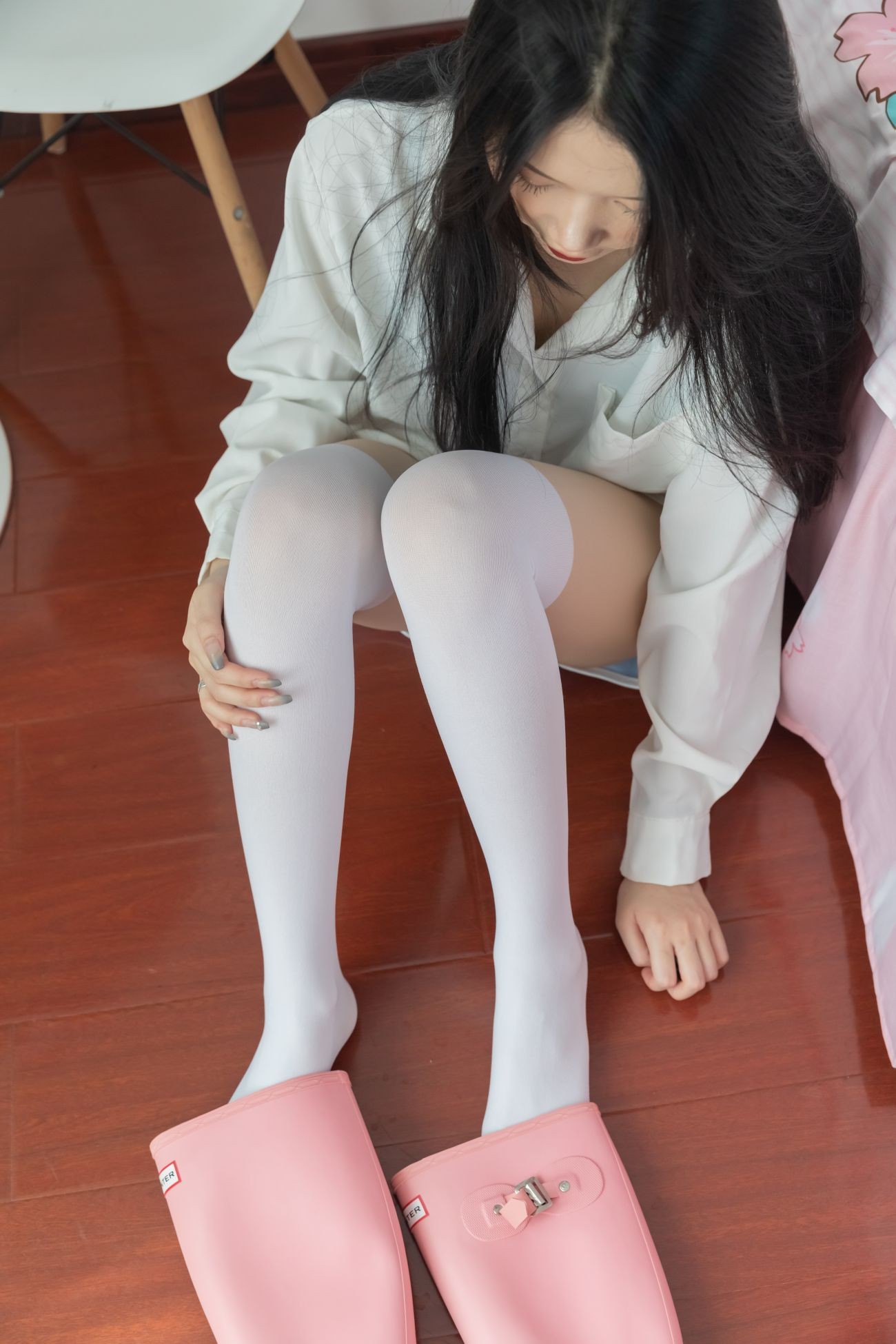 物恋传媒美少女丝袜美脚写真第No.912期小竹白色旋律 (68)