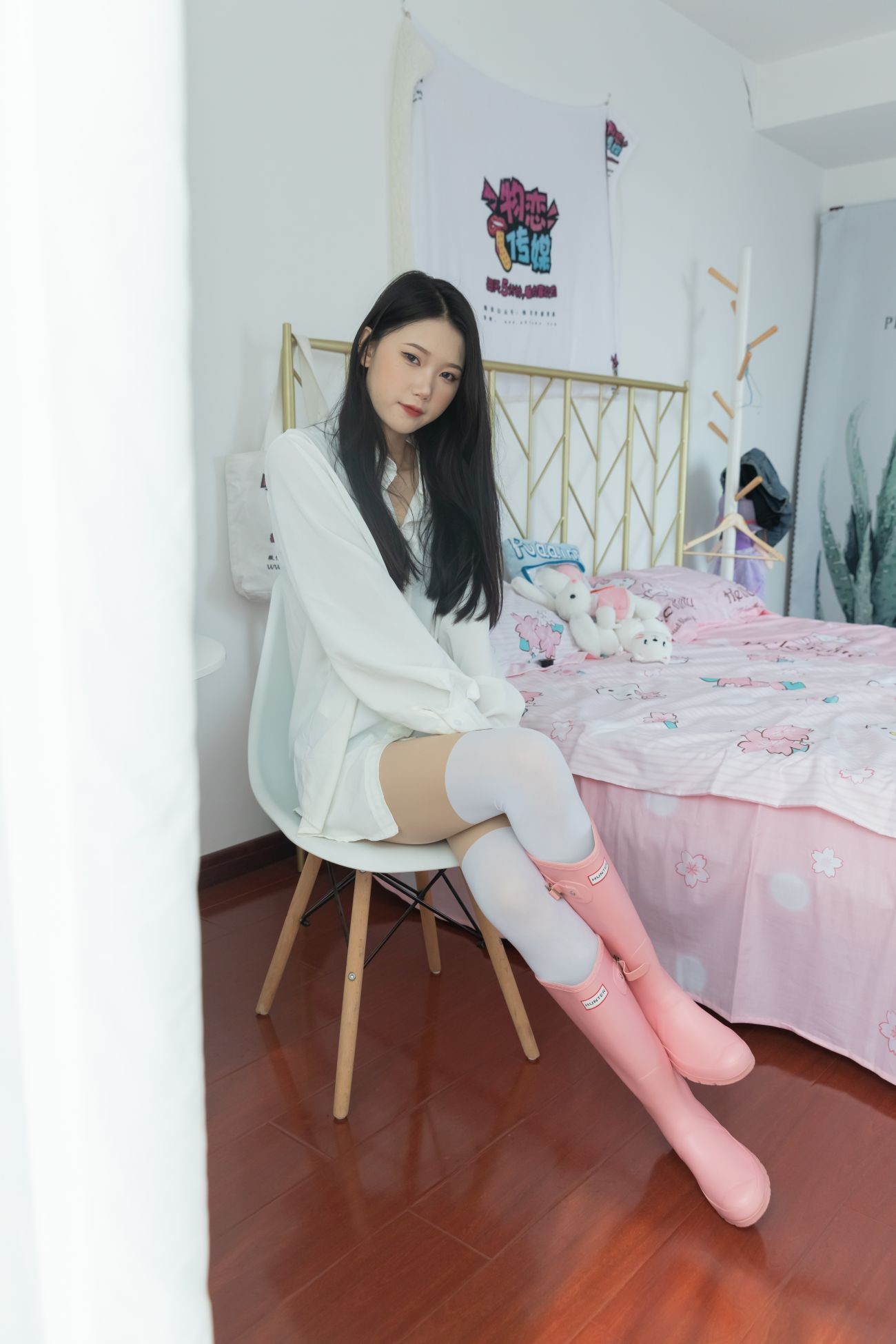 物恋传媒美少女丝袜美脚写真第No.912期小竹白色旋律 (35)