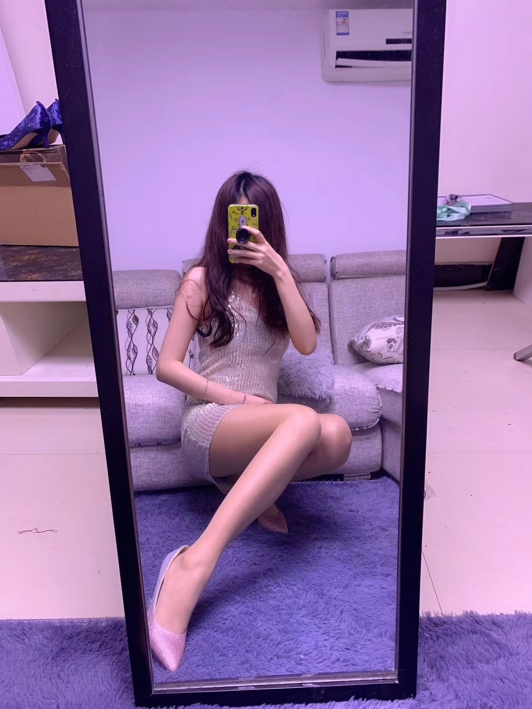 提袜少女镜前秀丝腿 (32)