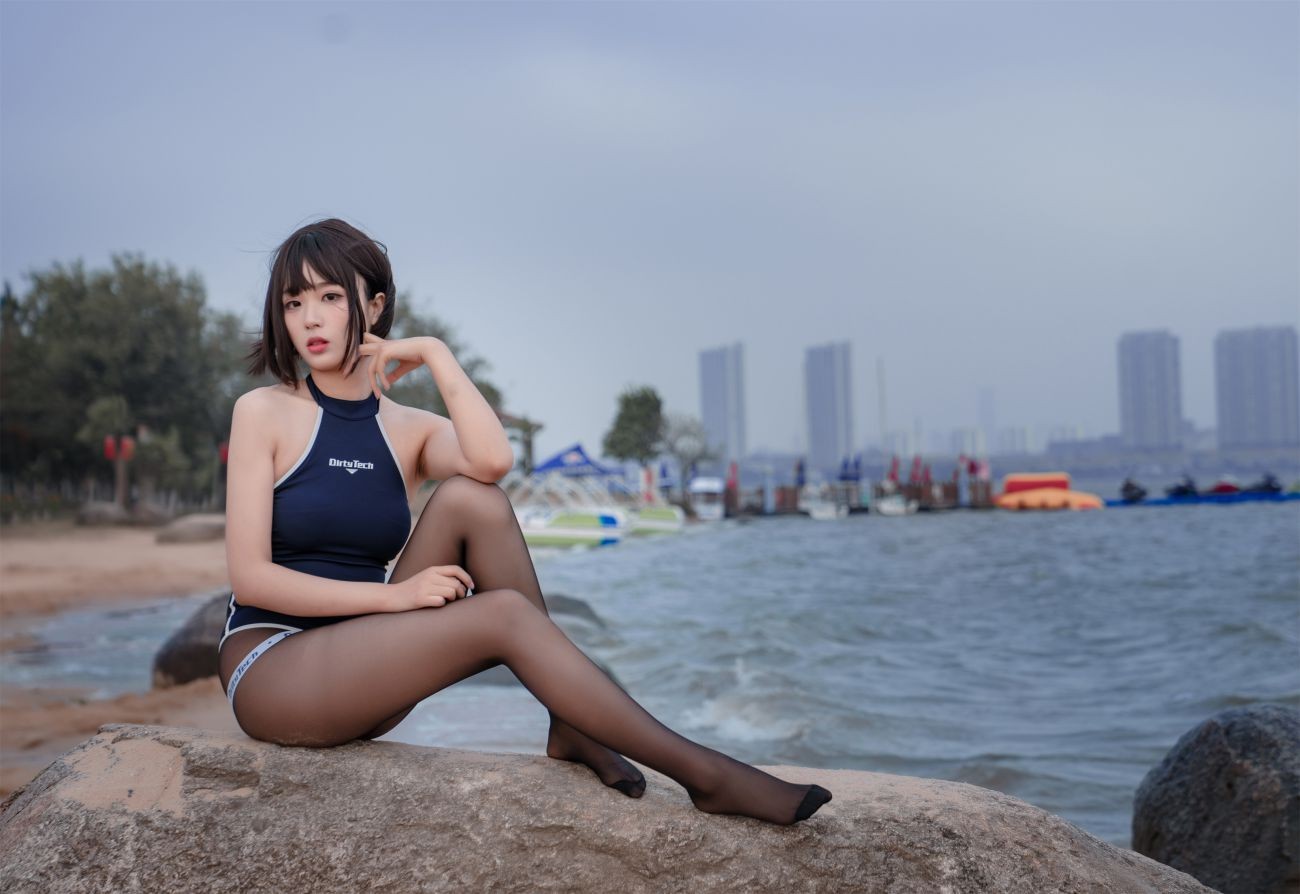 微博美少女轩萧学姐Cosplay性感写真沙滩竞泳 (19)