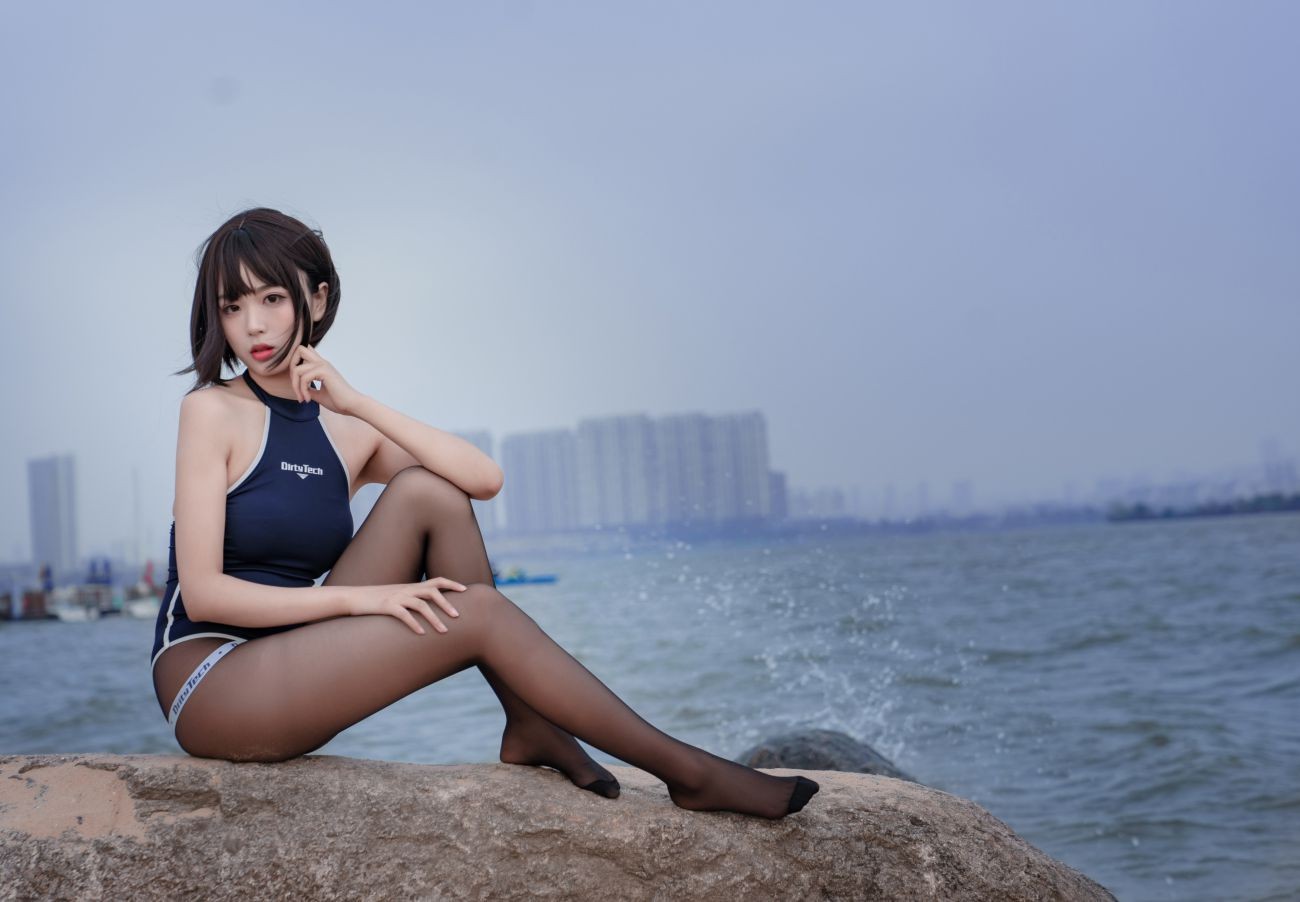 微博美少女轩萧学姐Cosplay性感写真沙滩竞泳 (20)