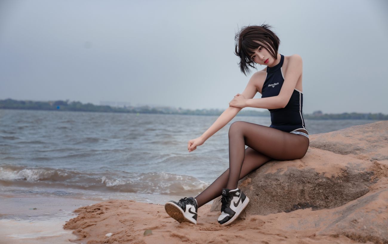 微博美少女轩萧学姐Cosplay性感写真沙滩竞泳 (45)