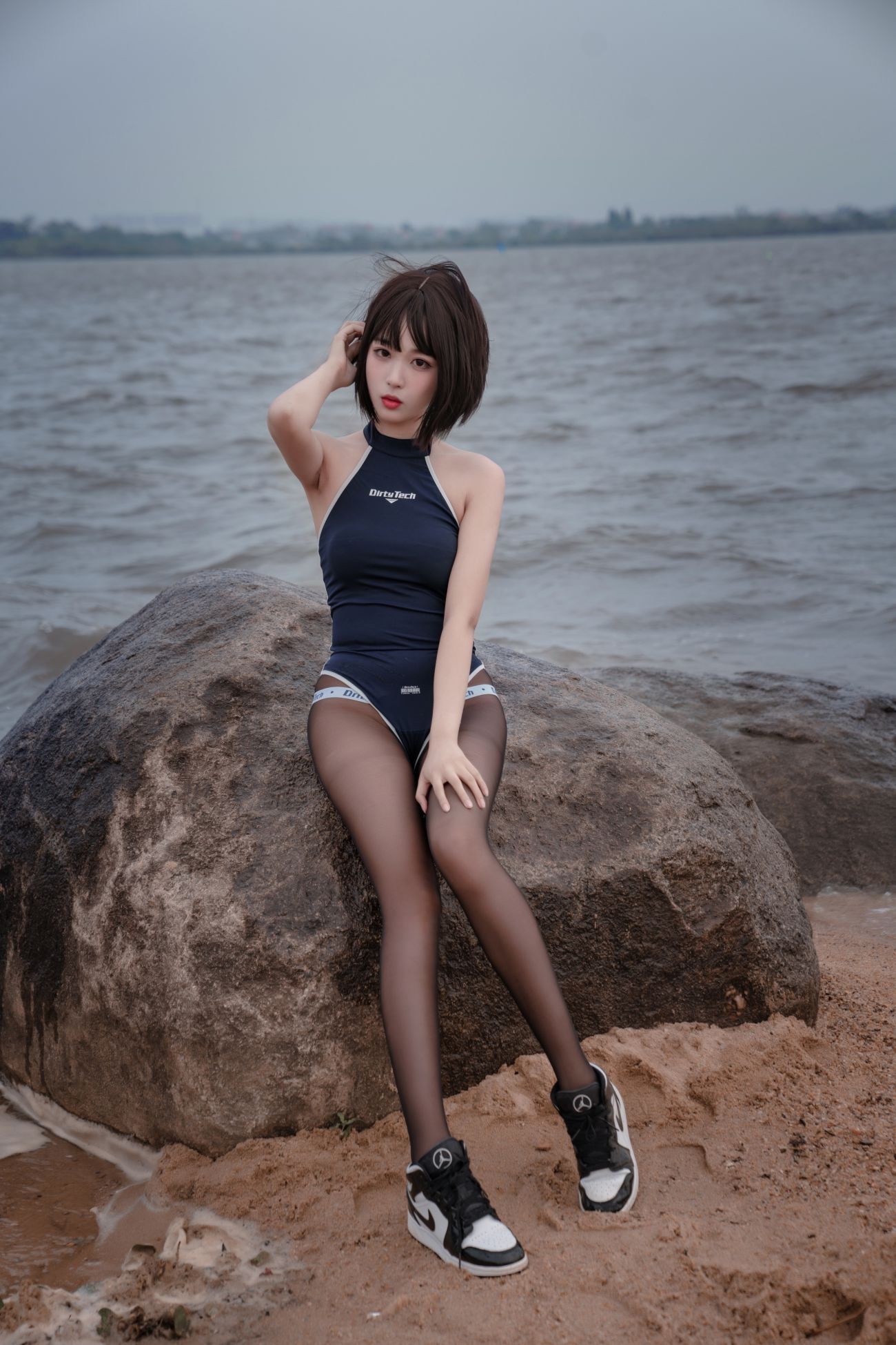 微博美少女轩萧学姐Cosplay性感写真沙滩竞泳 (43)